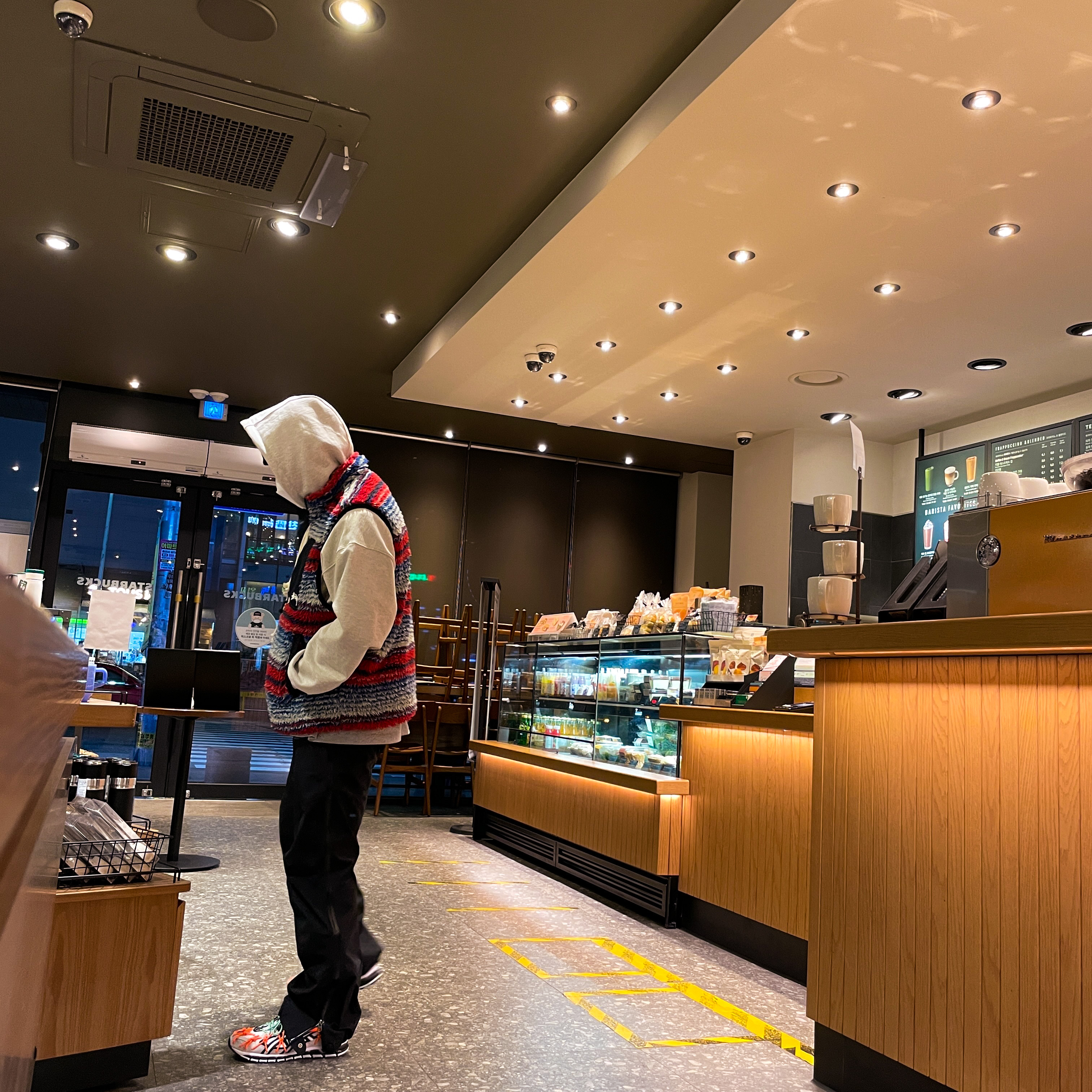 Asics x Rokh Gel-Kayano 5 360 White Black, Palace x Arc'teryx Beanie Black - 20FW 착용 스타일 - 2