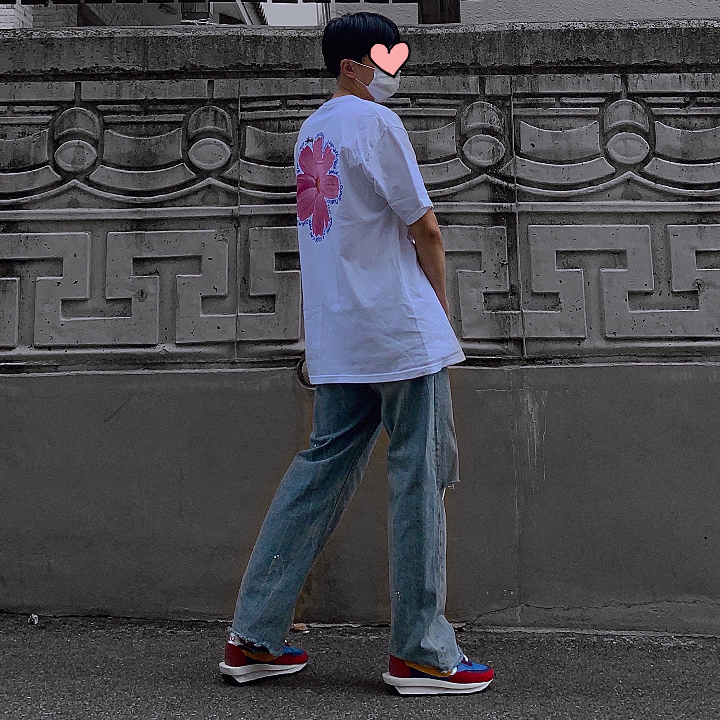 Stussy Cosmos T-Shirt White, Nike x Sacai LDWaffle Blue Multi 착용 스타일
