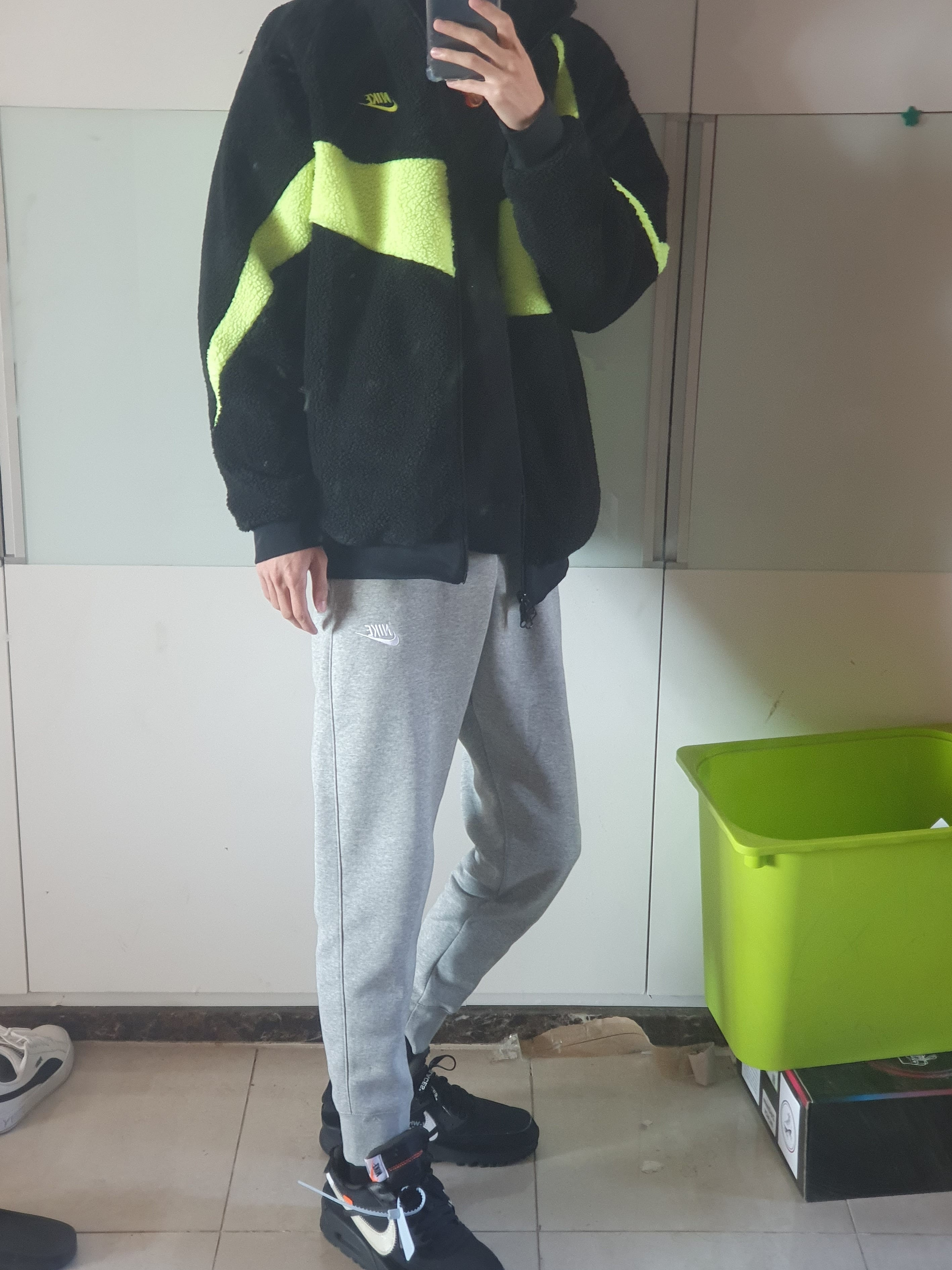 Nike x Off-White Air Max 90 V2 Black White, Nike Big Swoosh Full Zip Jacket Black Volt 착용 스타일