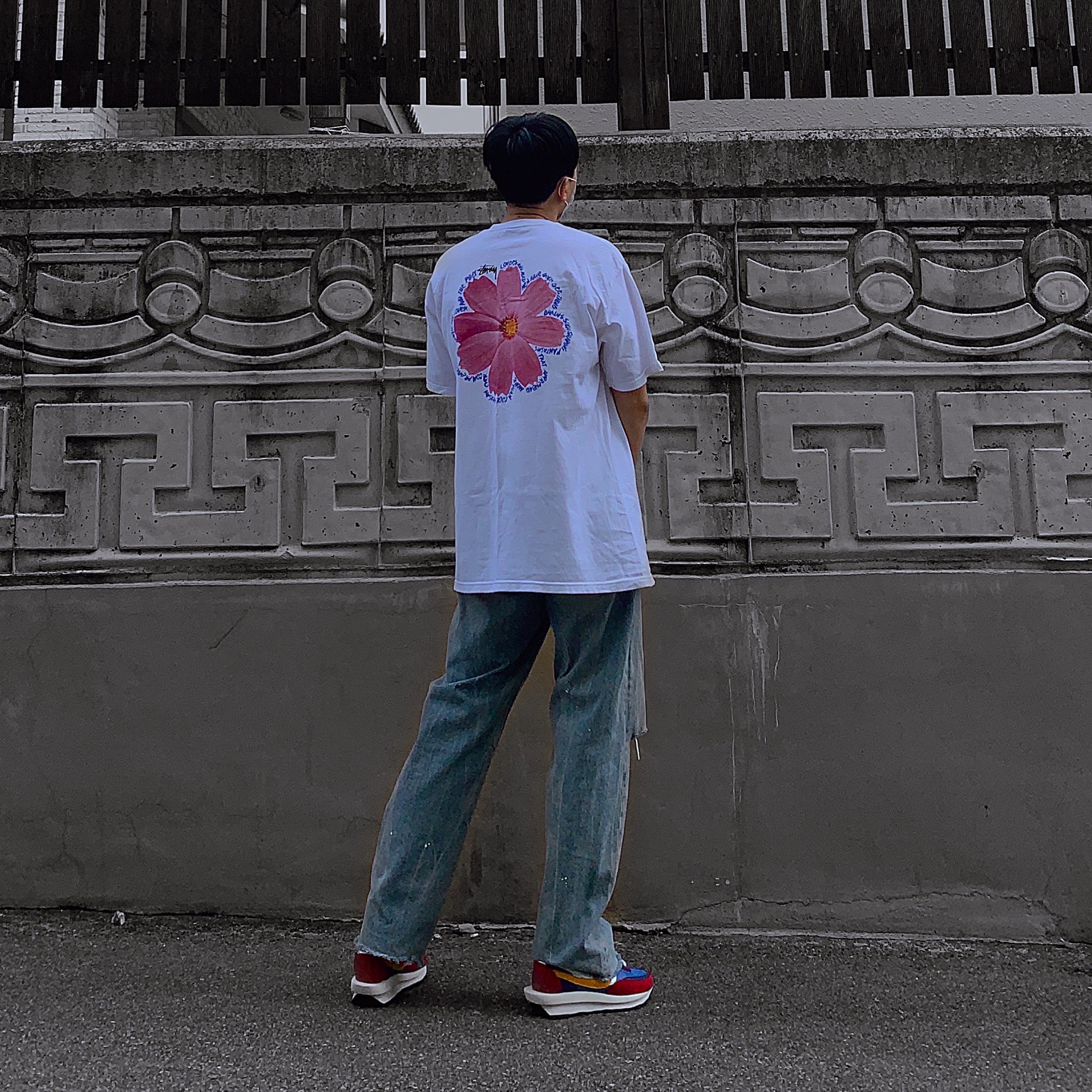 Nike x Sacai LDWaffle Blue Multi, Stussy Cosmos T-Shirt White 착용 스타일
