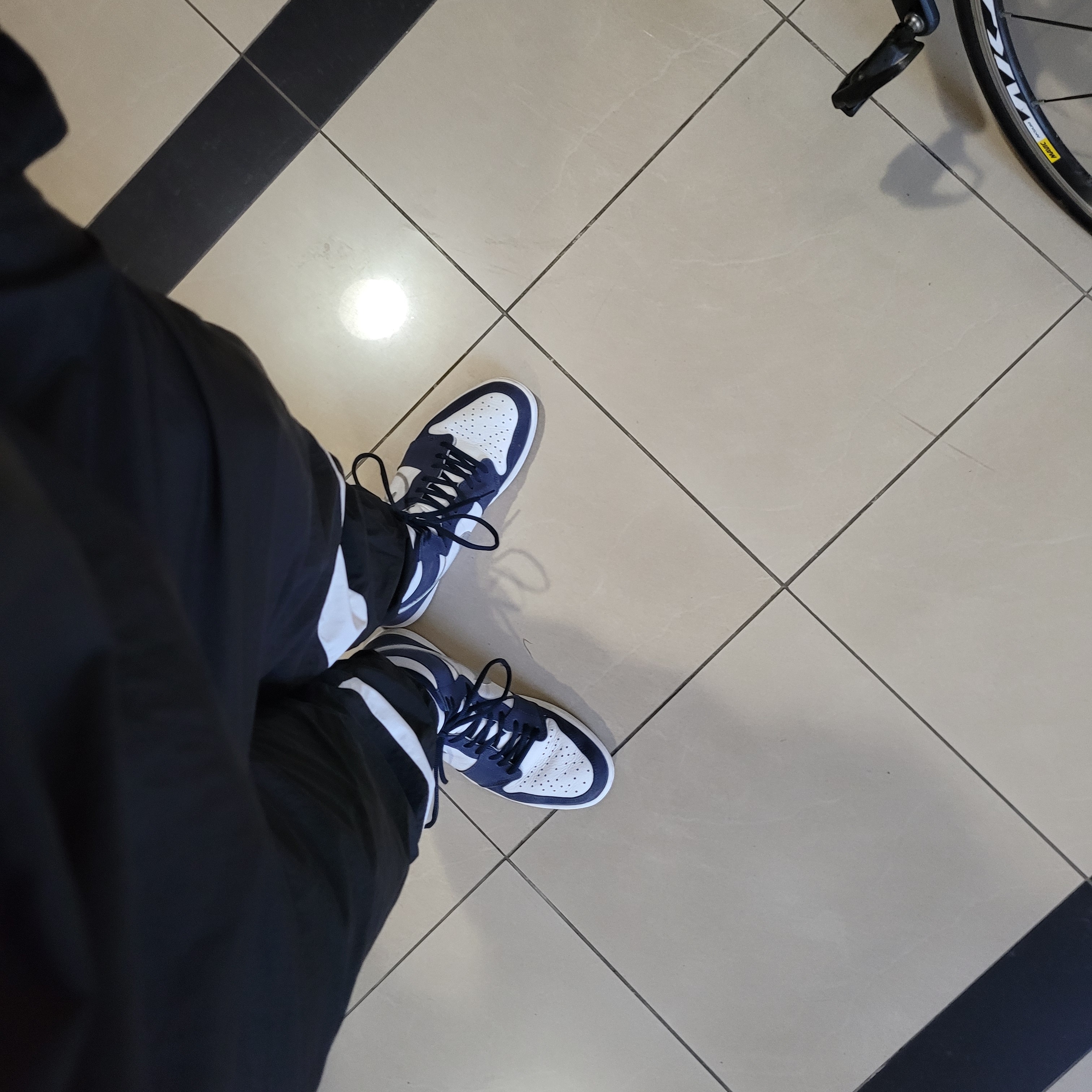Jordan 1 Retro High OG CO.JP Midnight Navy 착용 스타일