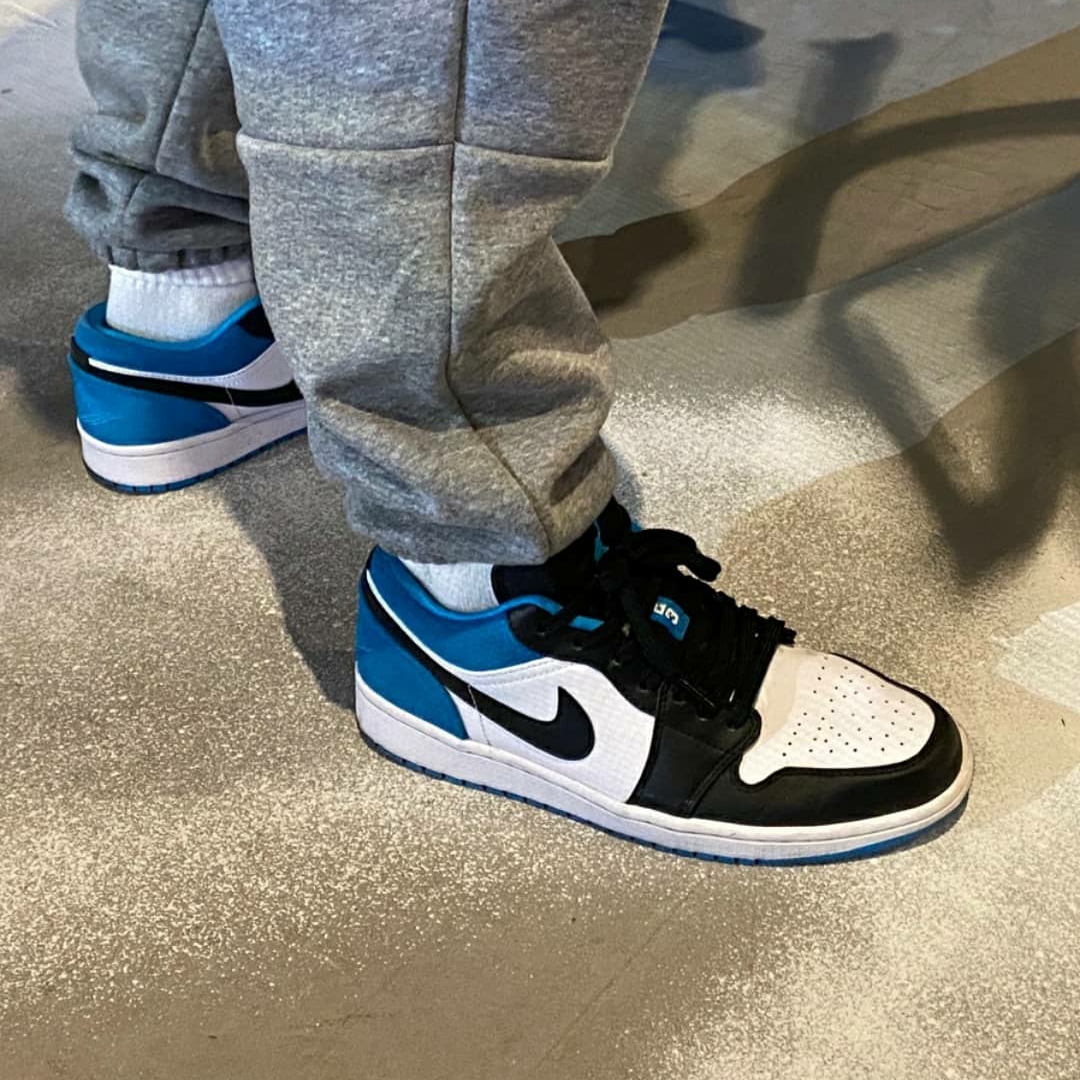 Jordan 1 Low SE Laser Blue 착용 스타일 - 2