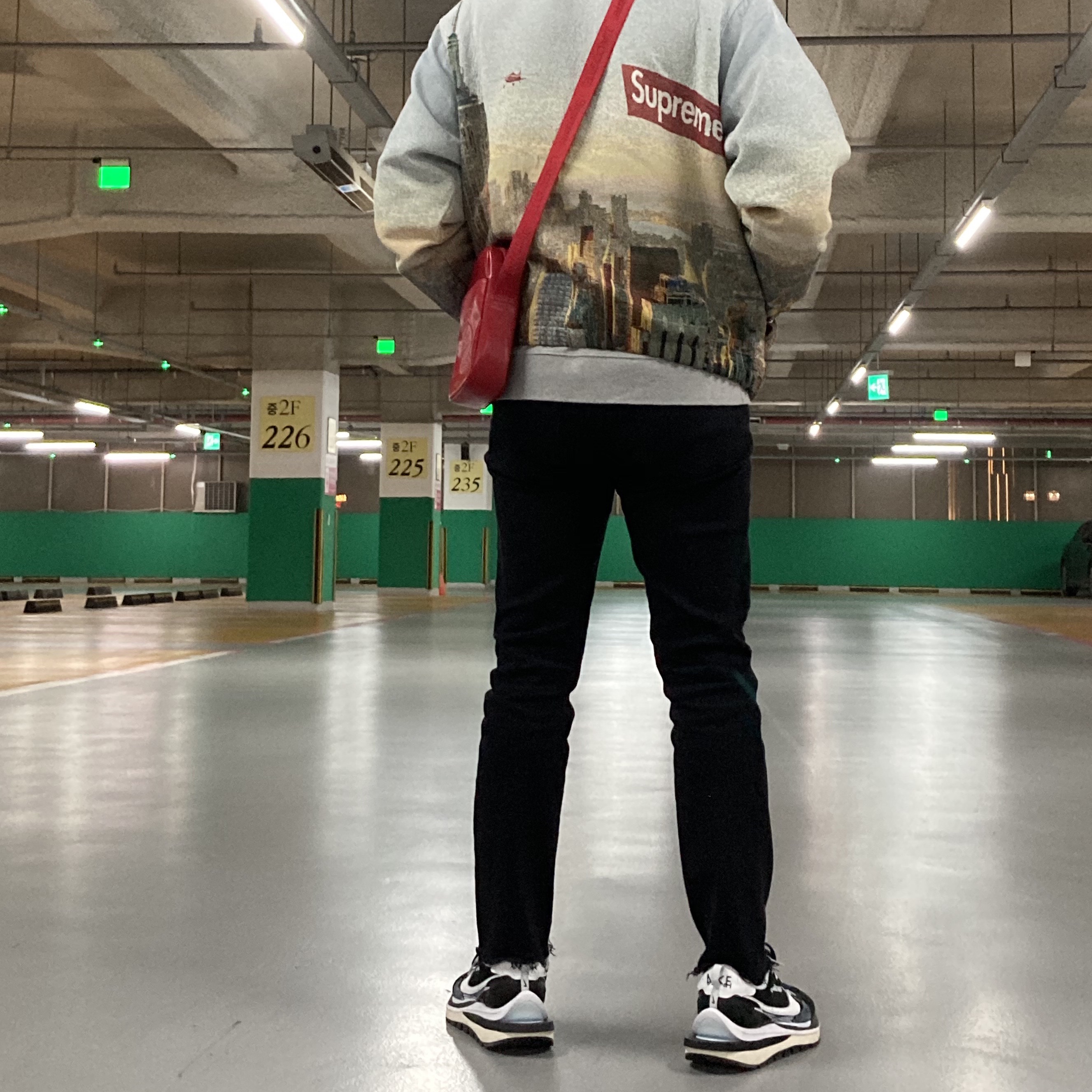 Supreme Aerial Tapestry Harrington Jacket - 20FW, Nike x Sacai VaporWaffle Black White 착용 스타일