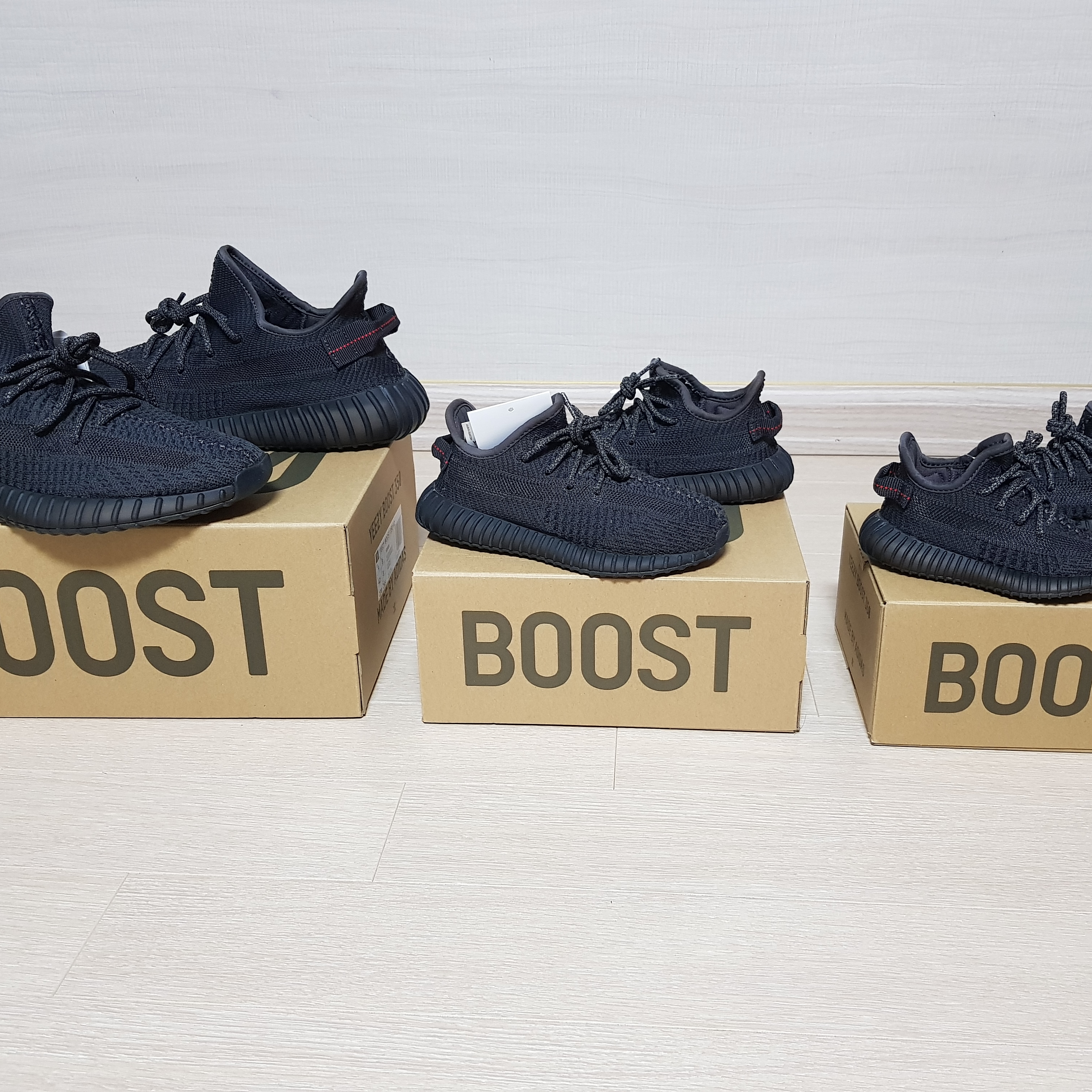 (Infant) Adidas Yeezy Boost 350 V2 Black, Adidas Yeezy Boost 350 V2 Black - Non-Reflective 착용 스타일 - 3