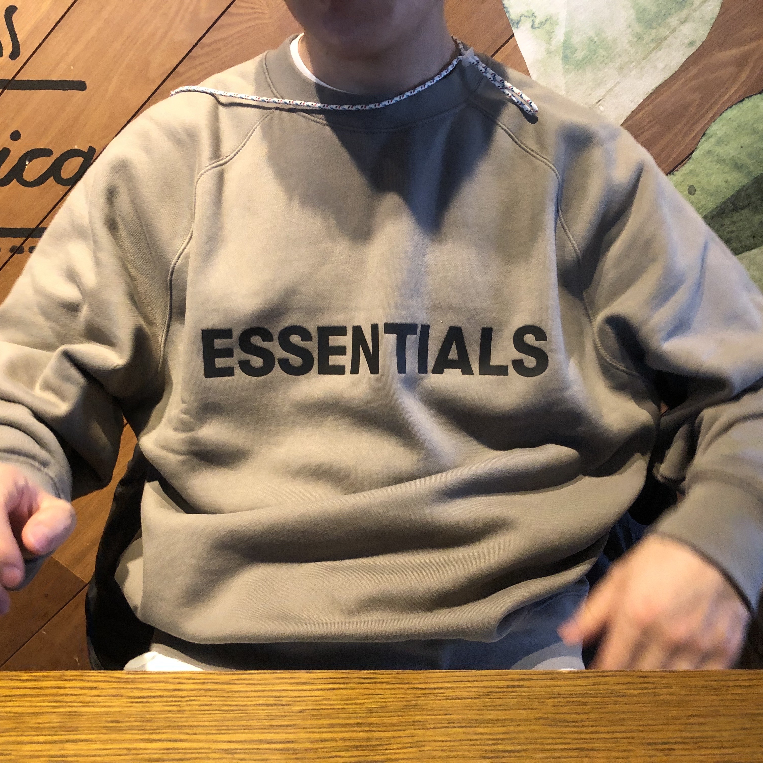 Essentials 3D Silicon Applique Crewneck Cement - 20FW 착용 스타일
