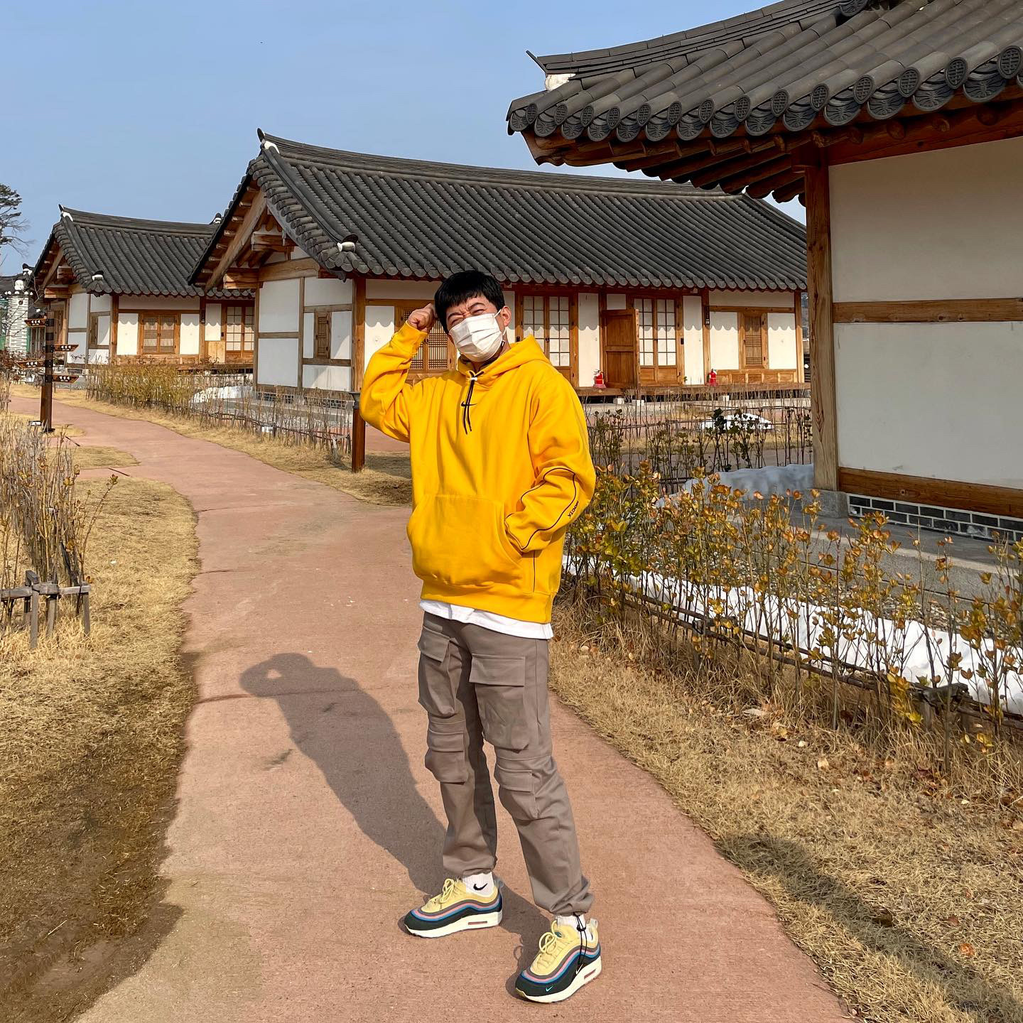 Nike x Sean Wotherspoon Air Max 1/97, Nike x Drake Nocta Essential Hoodie University Gold - US/EU 착용 스타일