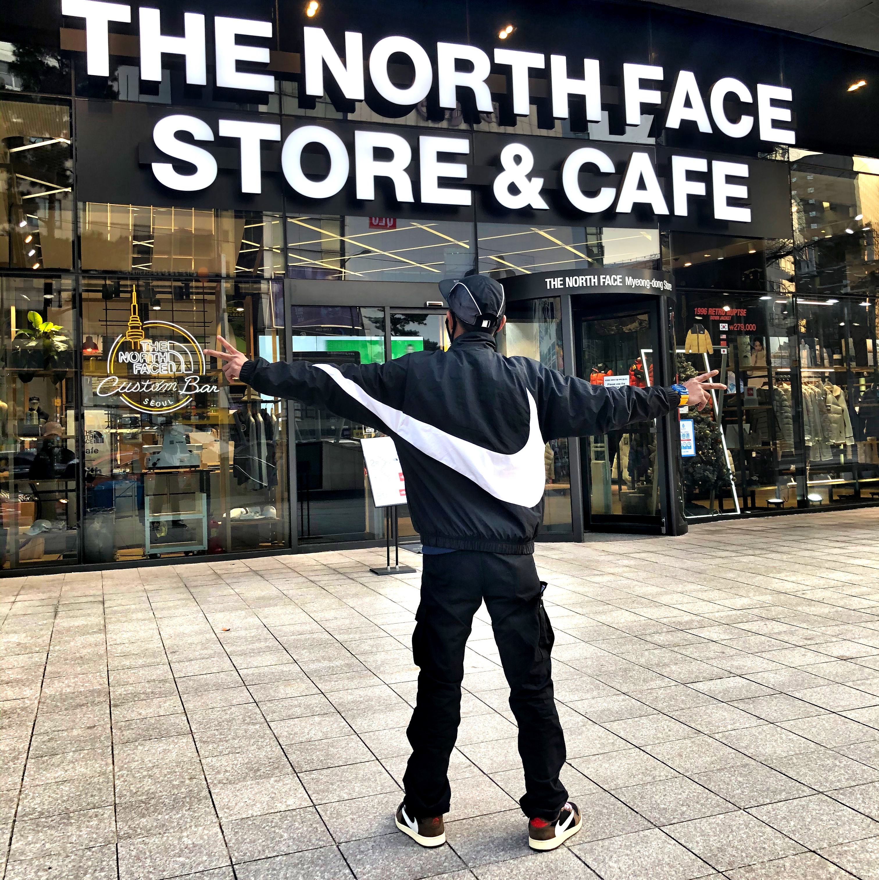 Jordan 1 x Travis Scott Retro Low OG SP Mocha 착용 스타일