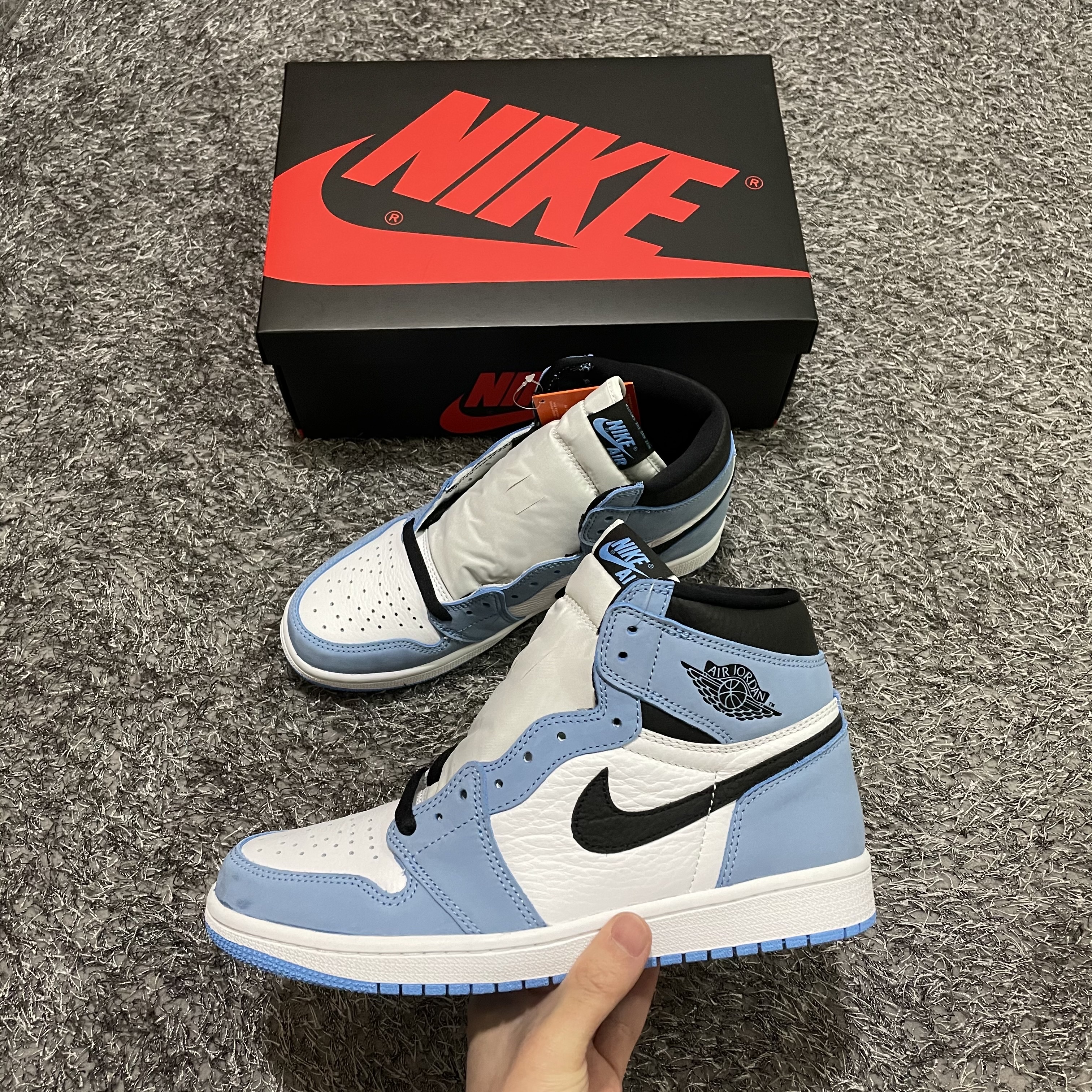 Jordan 1 Retro High OG University Blue 착용 스타일