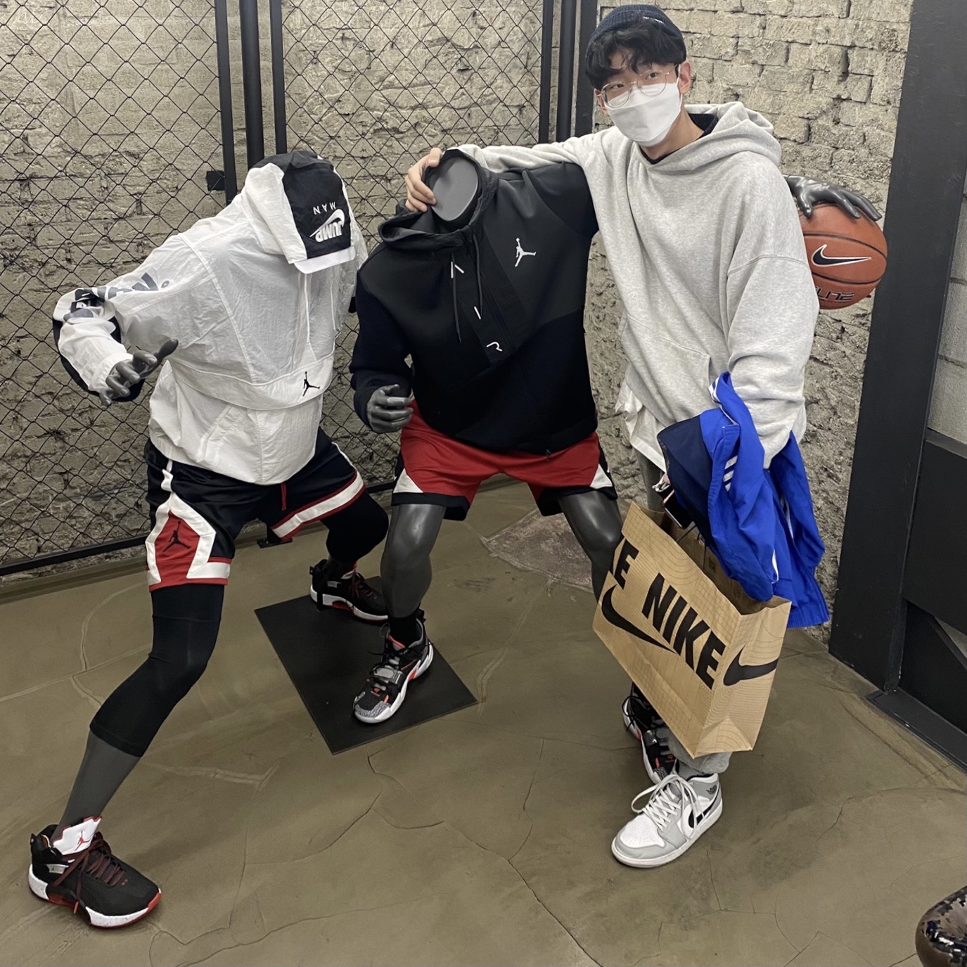 Jordan 1 Mid Light Smoke Grey 착용 스타일