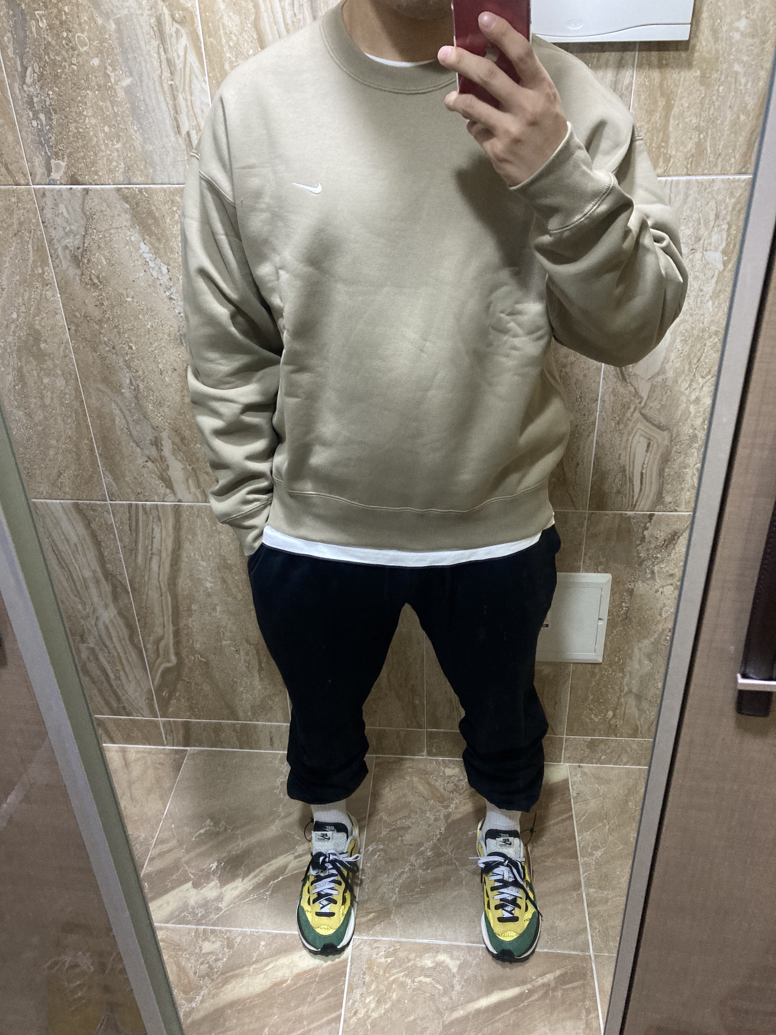 Nike x Sacai VaporWaffle Tour Yellow & Gorge Green Sail, Nike NRG Solo Swoosh Crew Fleece Khaki - Asia 착용 스타일