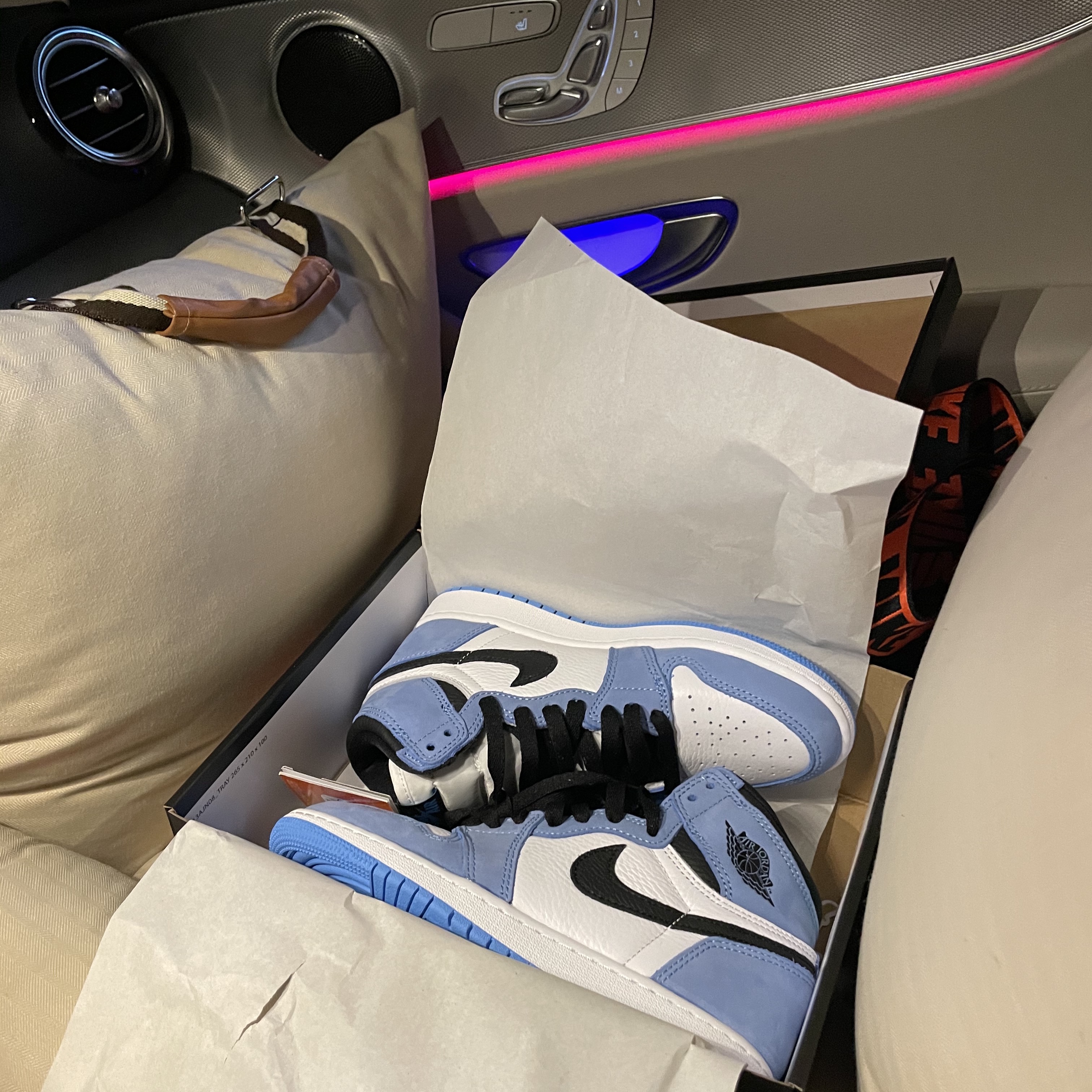 (GS) Jordan 1 Retro High OG University Blue 착용 스타일