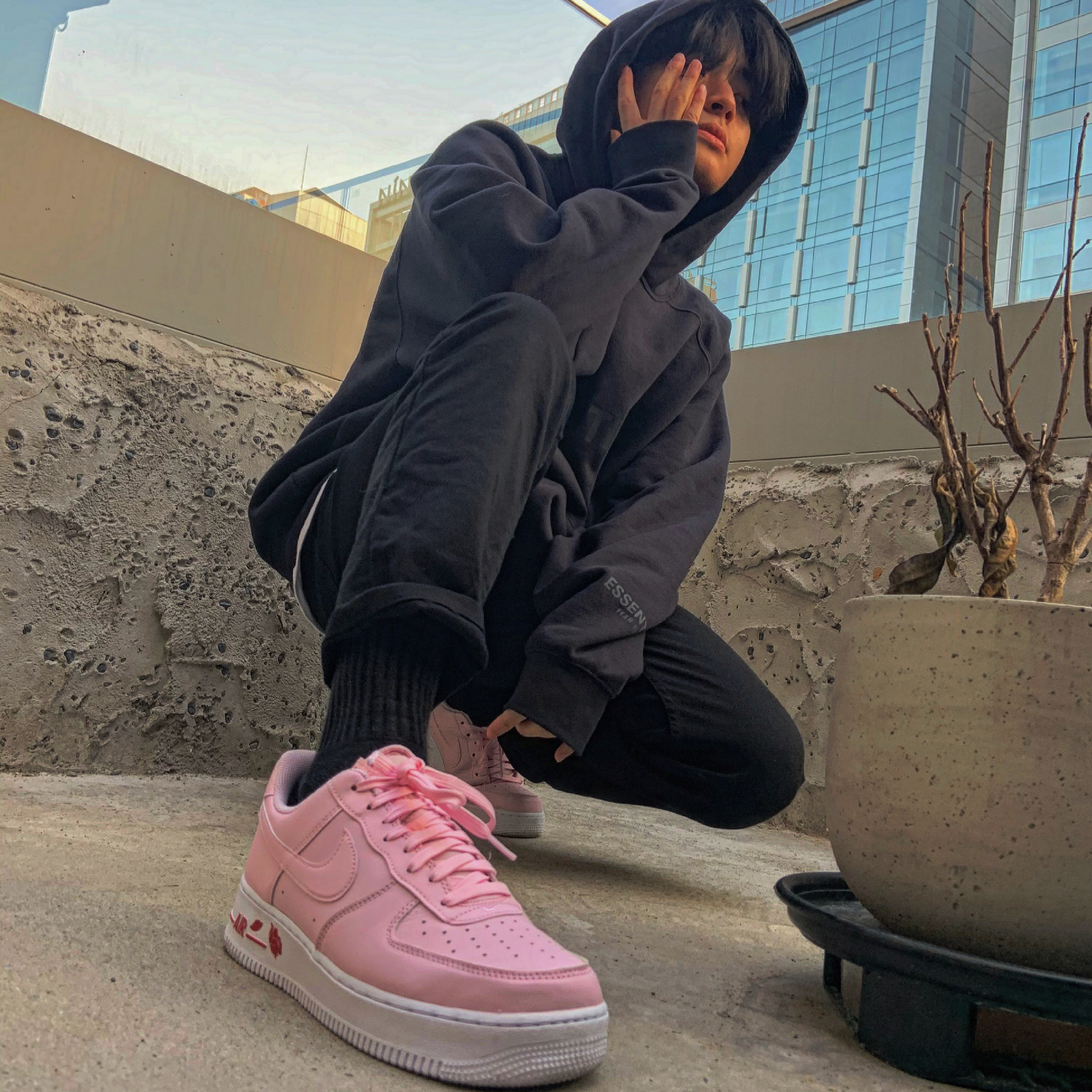 Nike Air Force 1 '07 LX Pink Bag, Essentials Logo Hoodie Navy/Dark Navy - Ssense Exclusive 착용 스타일