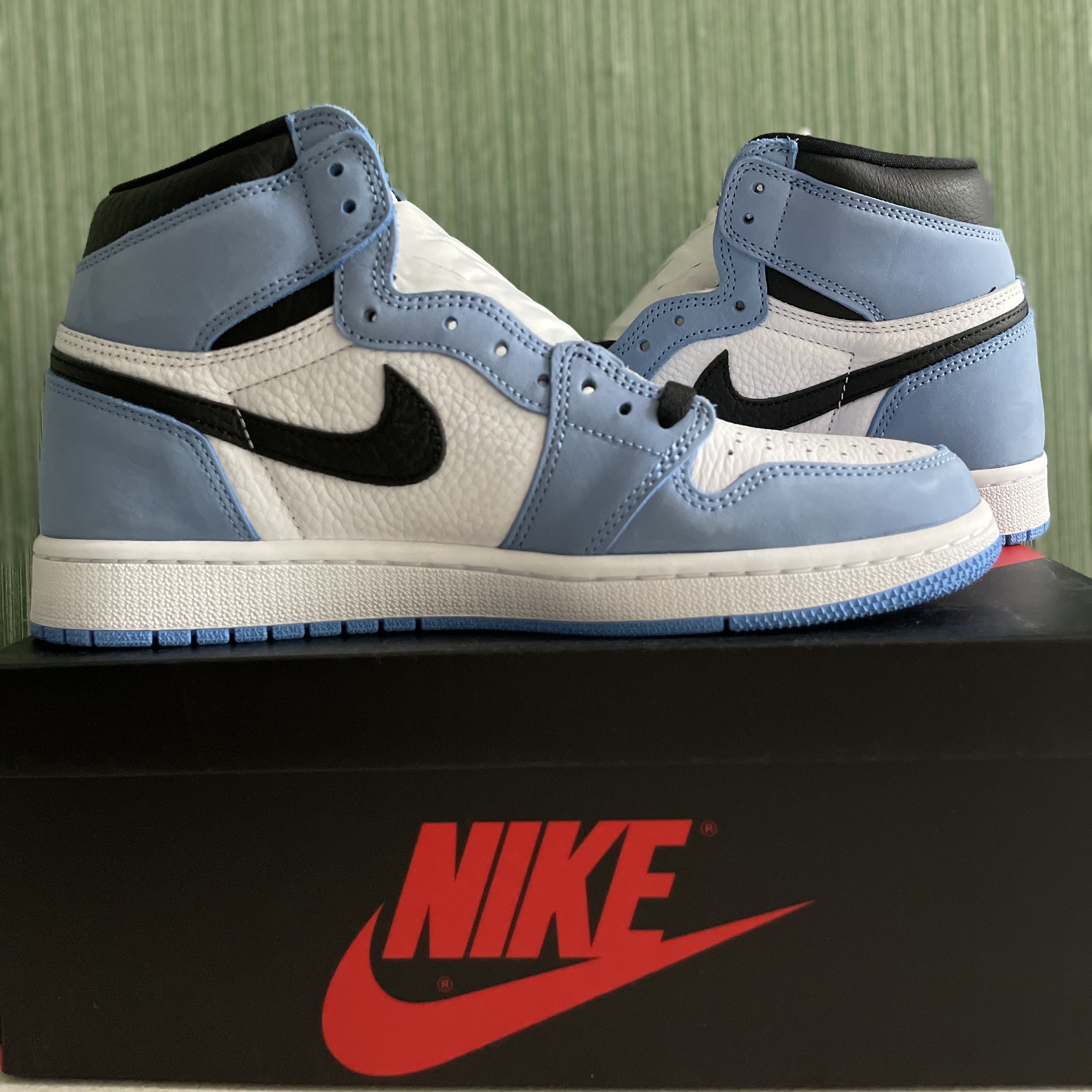 Jordan 1 Retro High OG University Blue 착용 스타일 - 2