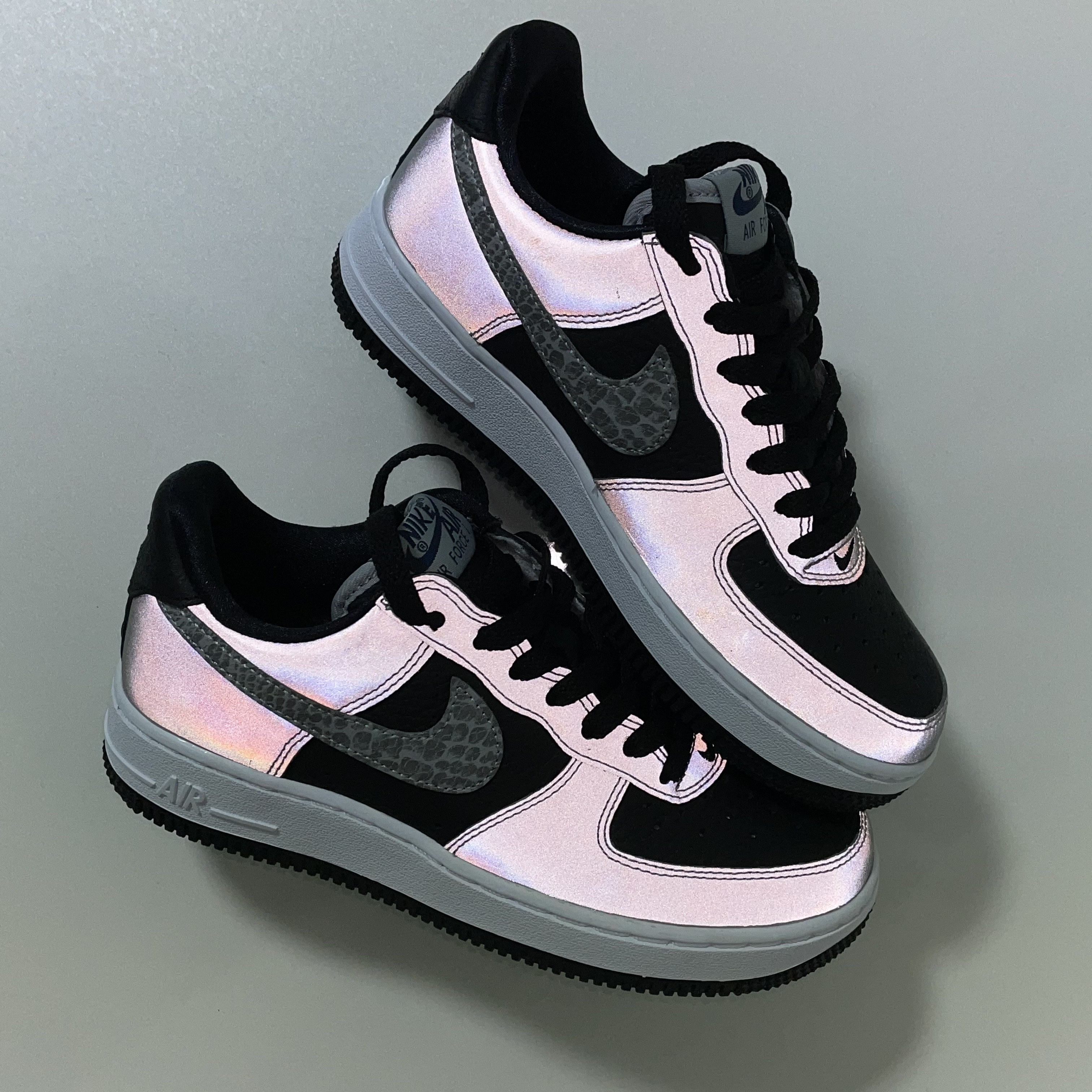 Nike Air Force 1 B Silver Snake 착용 스타일 - 2