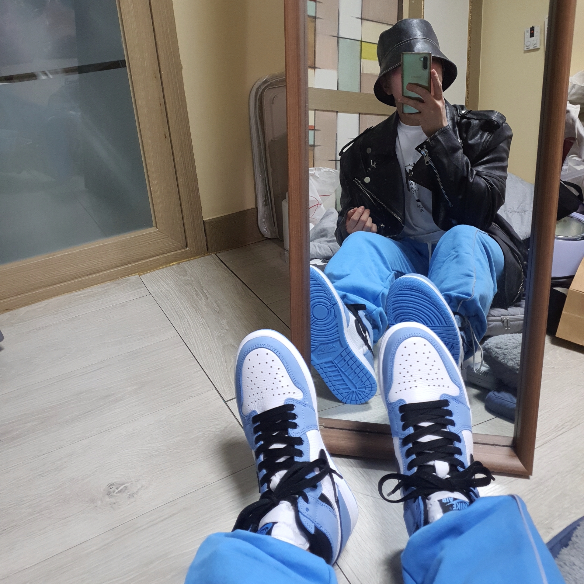 Jordan 1 Retro High OG University Blue 착용 스타일