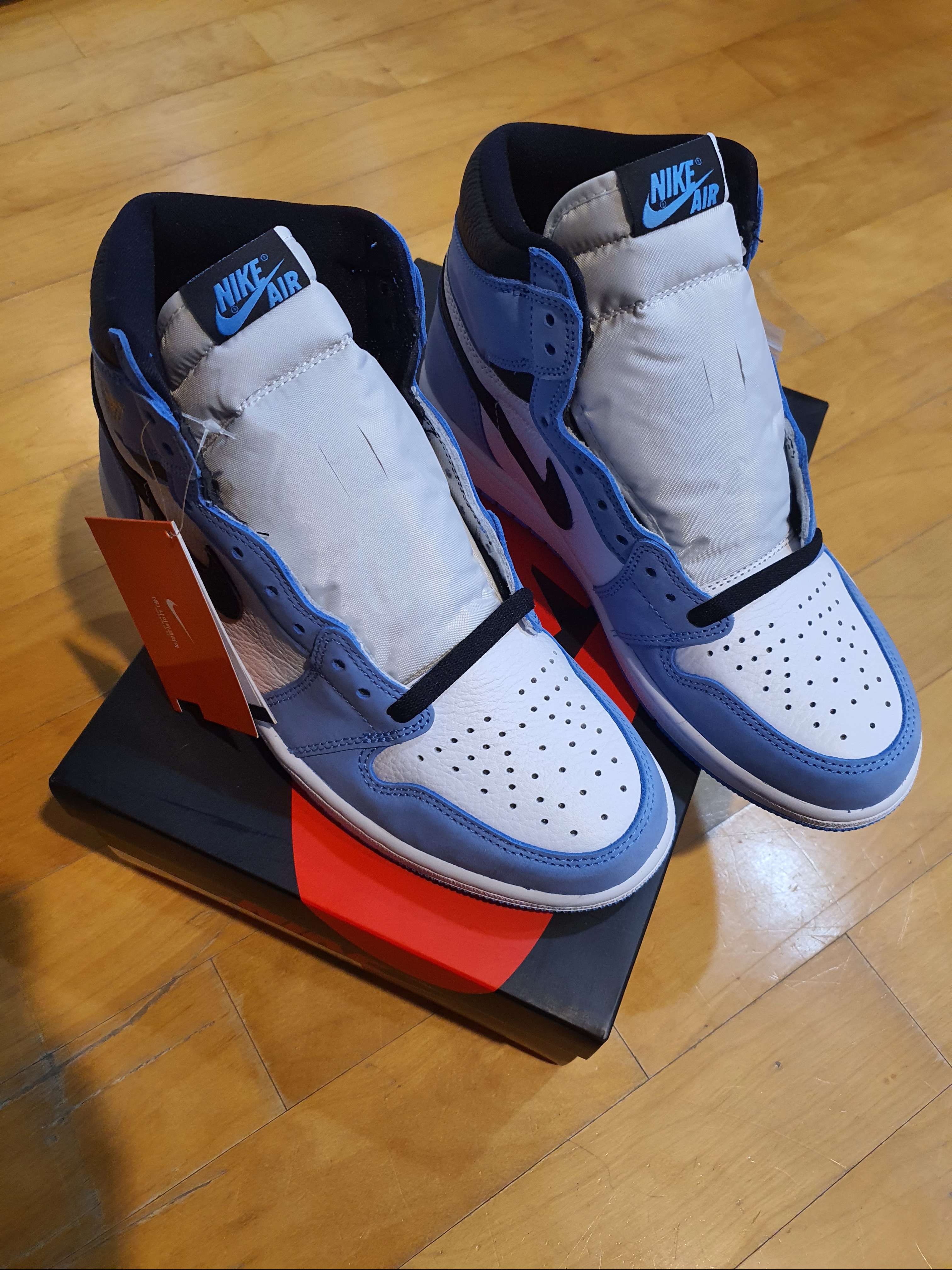 Jordan 1 Retro High OG University Blue 착용 스타일 - 4