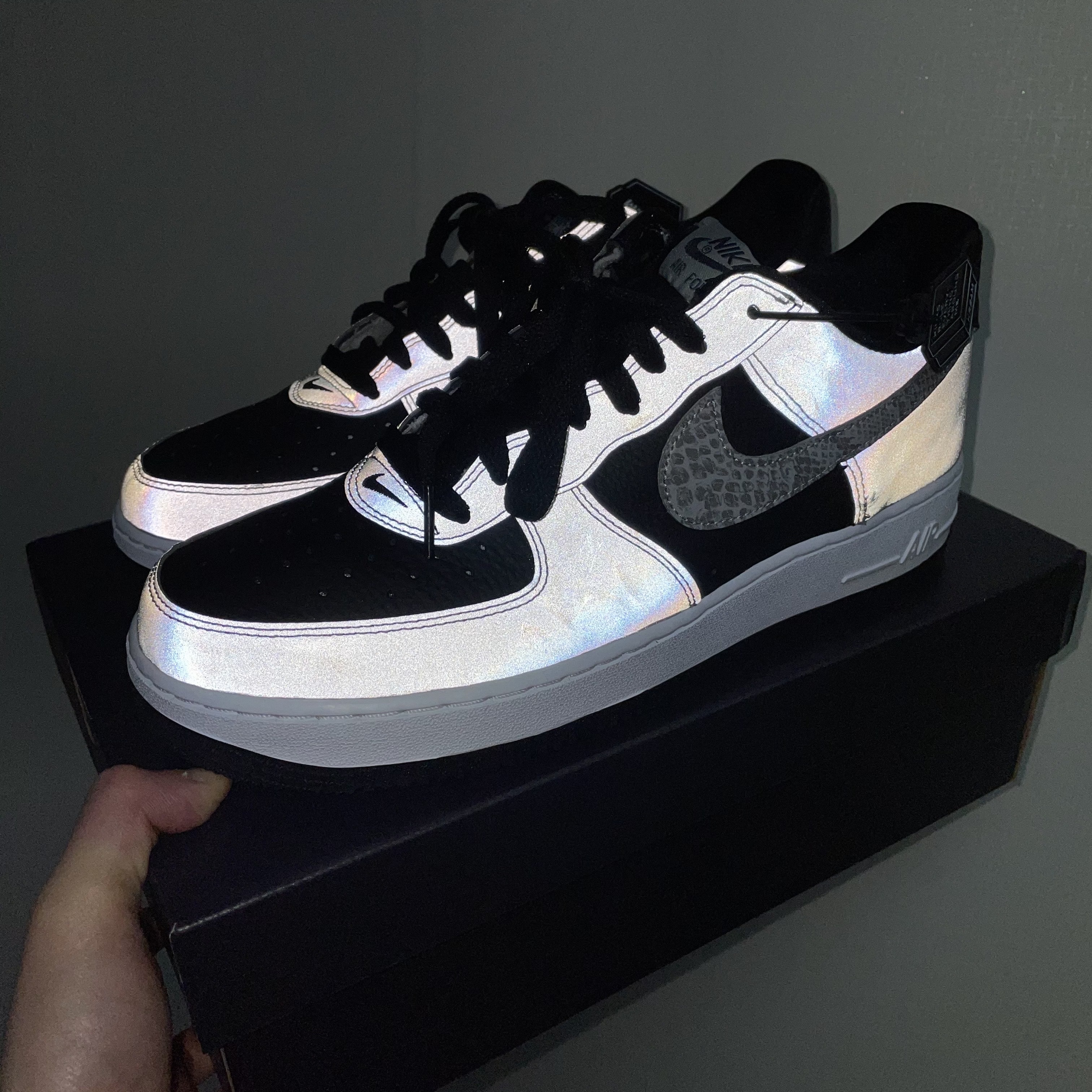 Nike Air Force 1 B Silver Snake 착용 스타일