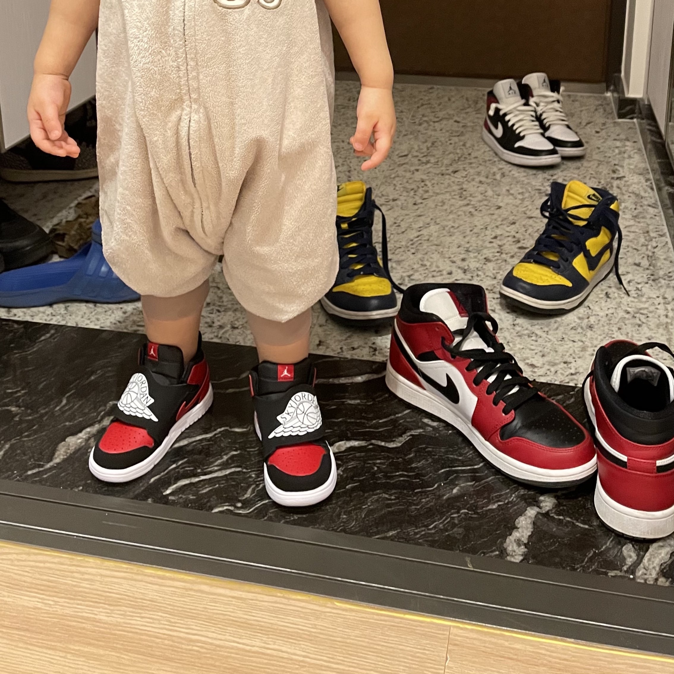 Nike Dunk High SP Maize & Blue, (TD) Sky Jordan 1 Bred 착용 스타일