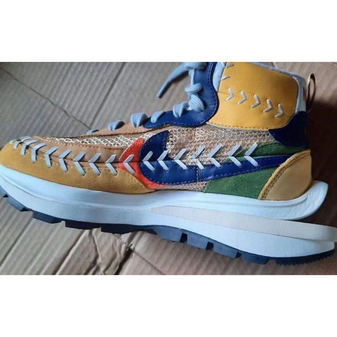 Nike x Sacai VaporWaffle Black White, Nike x Sacai VaporWaffle Tour Yellow & Gorge Green Sail 착용 스타일 - 5