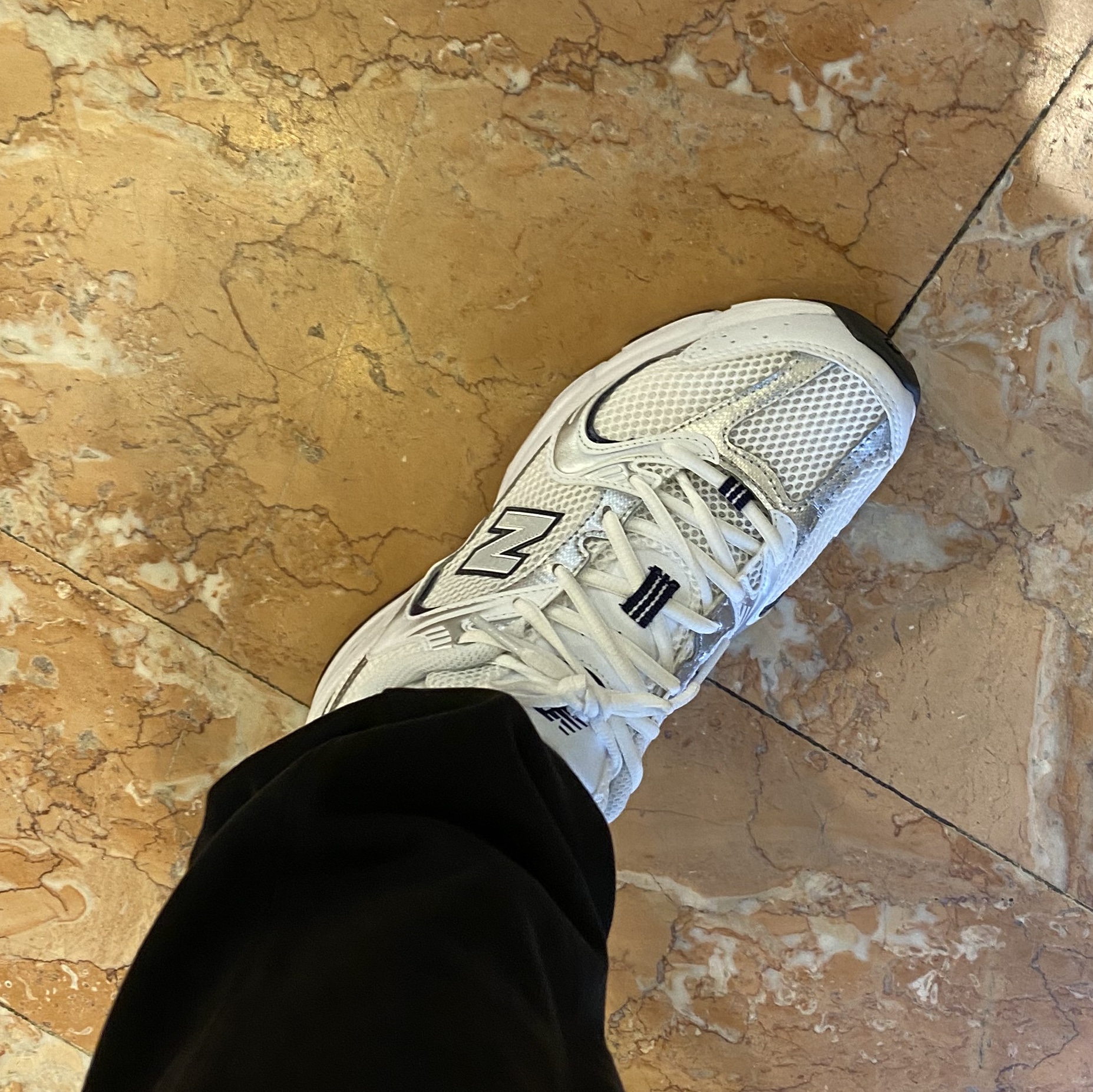 New Balance 530 White 착용 스타일