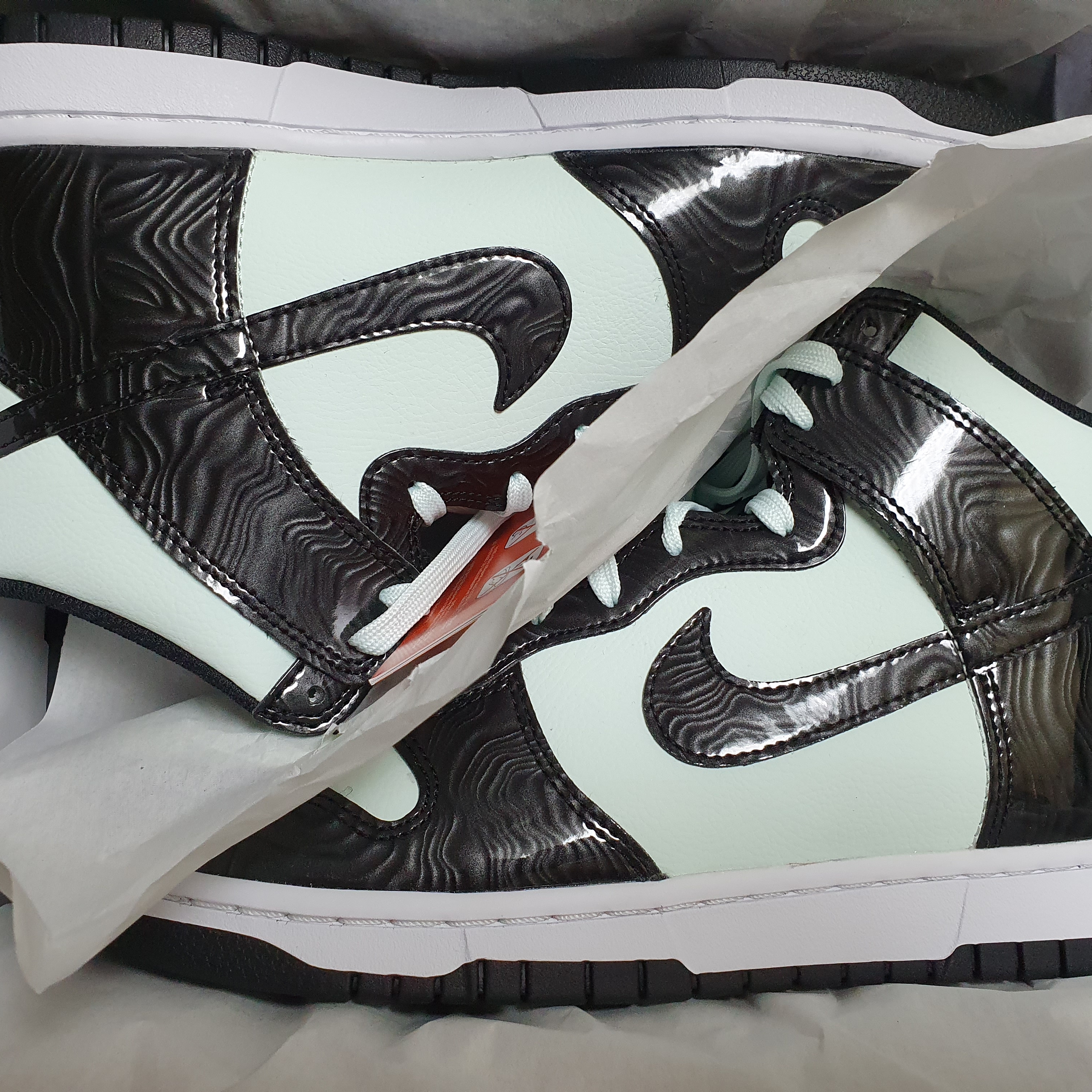 Nike Dunk High Barely Green 착용 스타일 - 2