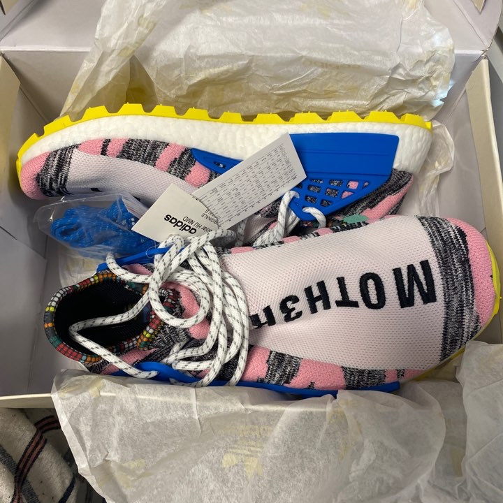 Adidas x Pharrell Williams Hu NMD Solar Pack Mother 착용 스타일