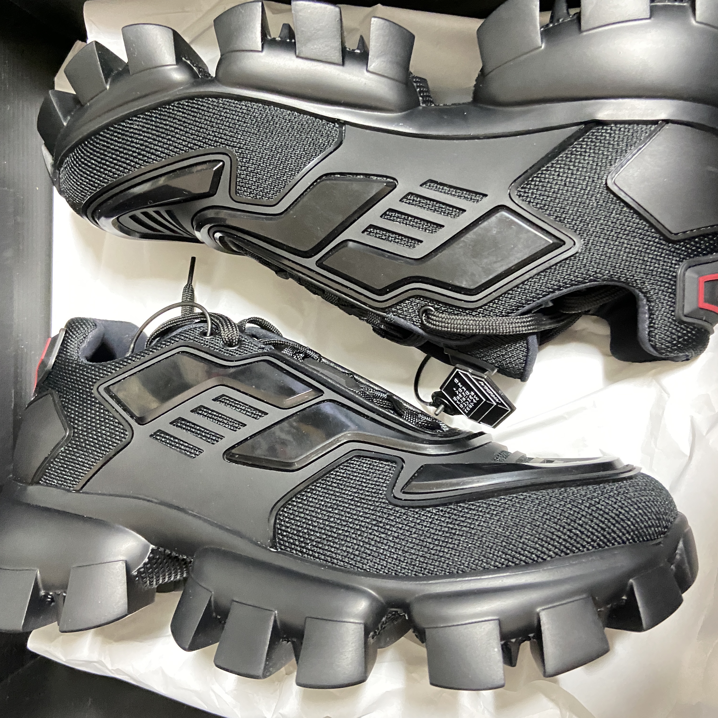 Prada Cloudbust Thunder Technical Fabric Sneakers Black 착용 스타일 - 1
