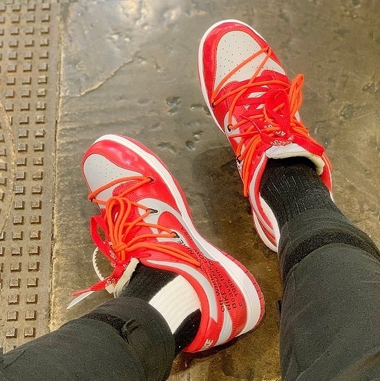 Nike x Off-White Dunk Low University Red 착용 스타일 - 2