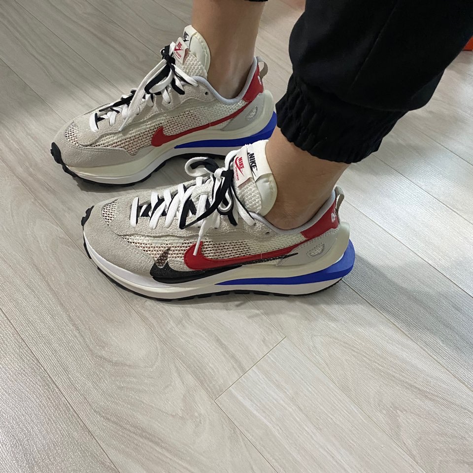 Nike x Sacai VaporWaffle Royal Fuchsia 착용 스타일 - 1