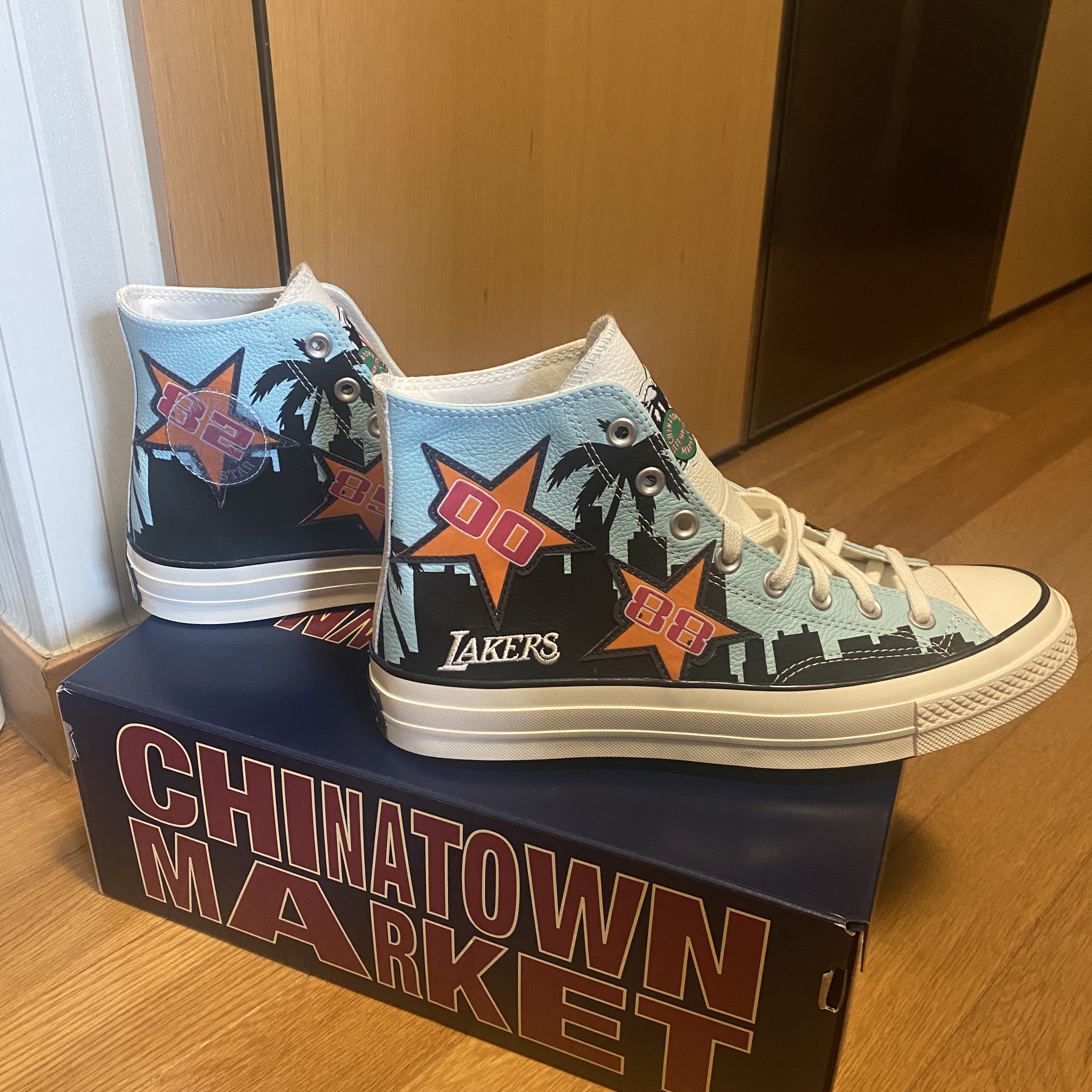Converse x Chinatown Market Chuck 70 High Poolside 착용 스타일 - 1