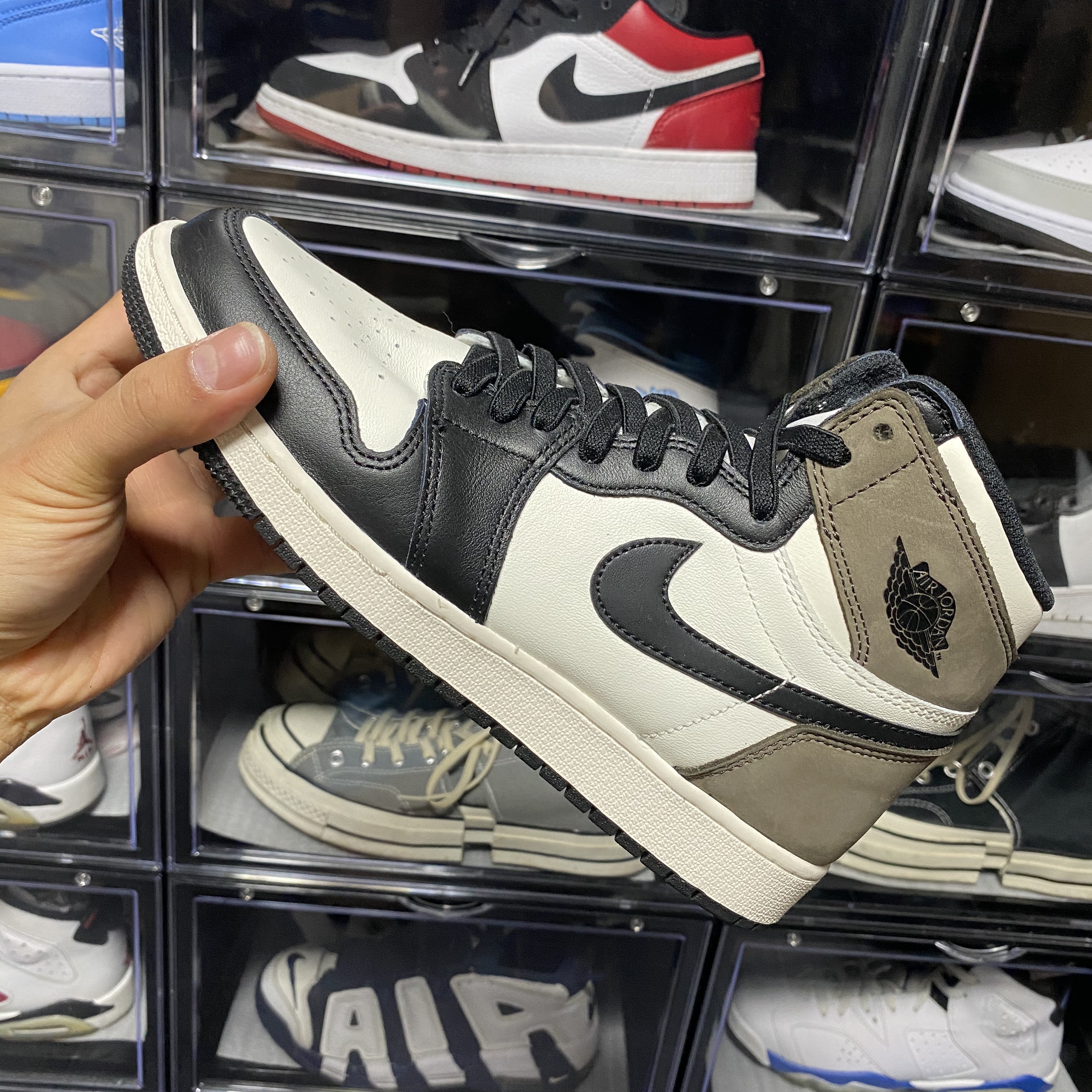 (GS) Jordan 1 Retro High OG Black Mocha 착용 스타일