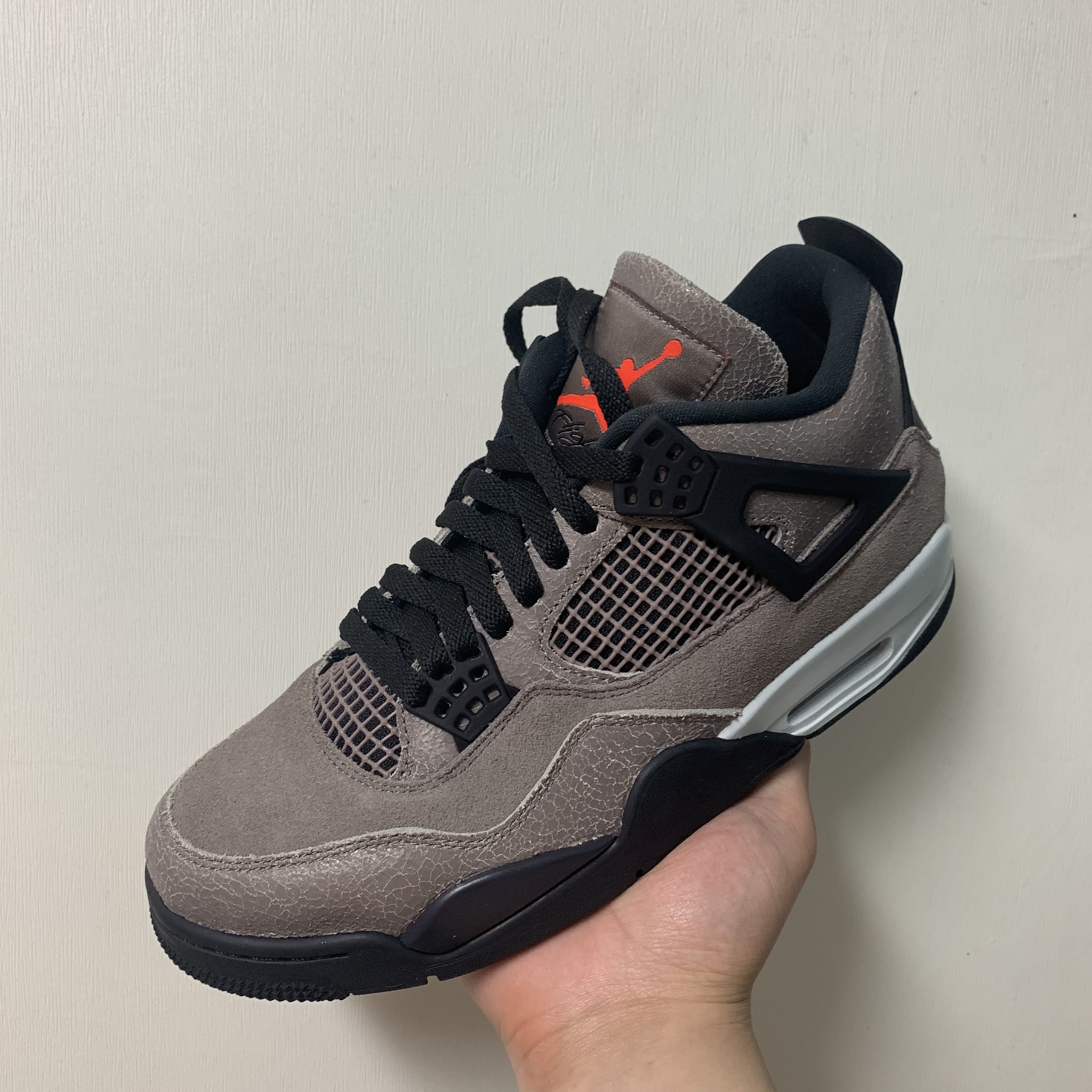 Jordan 4 Retro Taupe Haze 착용 스타일
