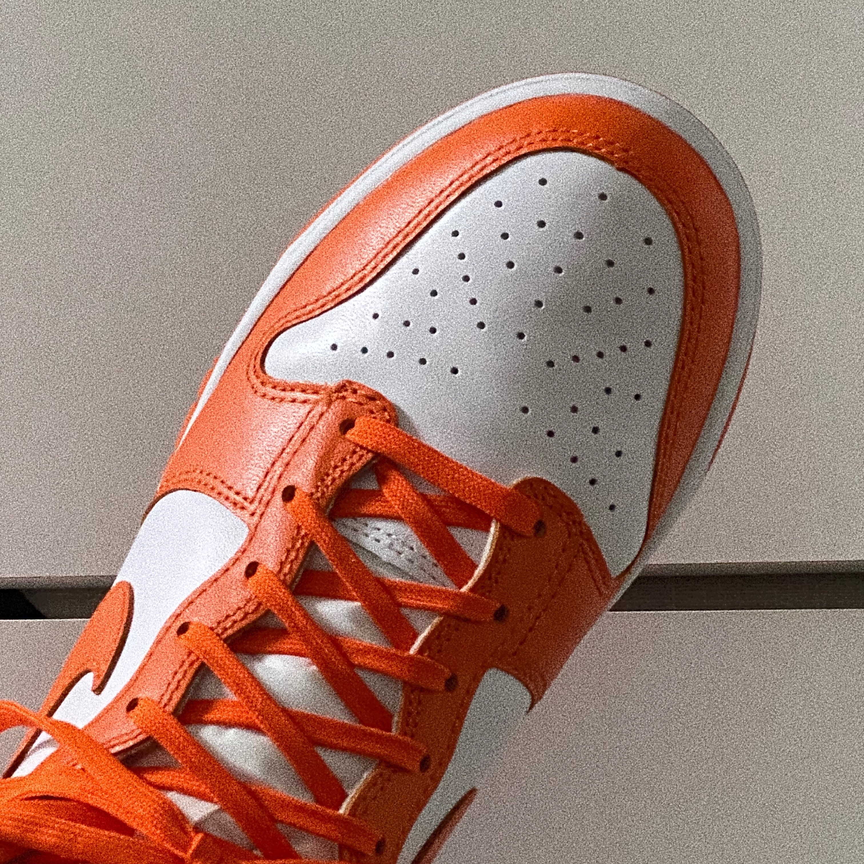 Nike Dunk High Retro Orange Blaze 착용 스타일 - 3