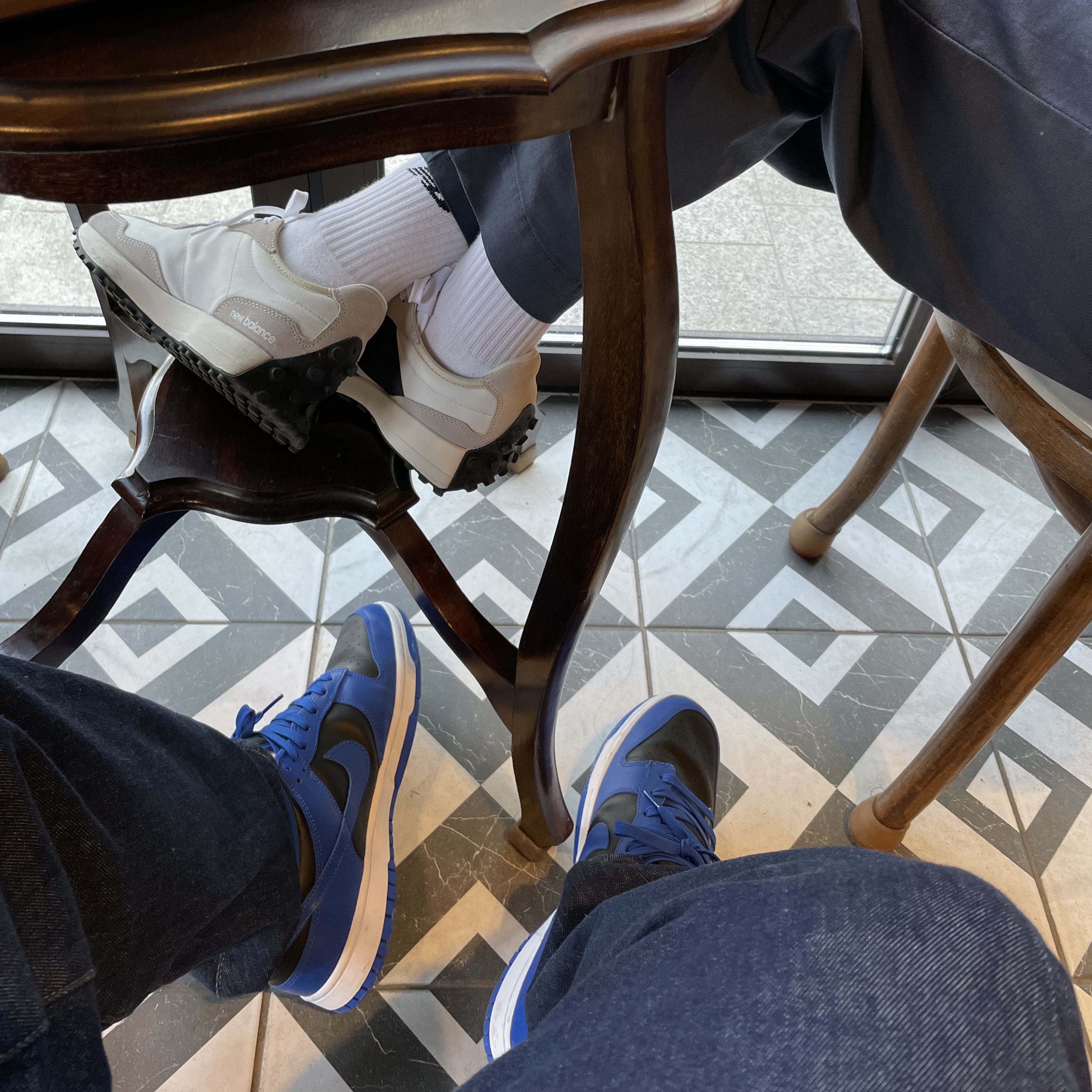 New Balance 327 White Black, Nike Dunk Low Retro Hyper Cobalt 착용 스타일