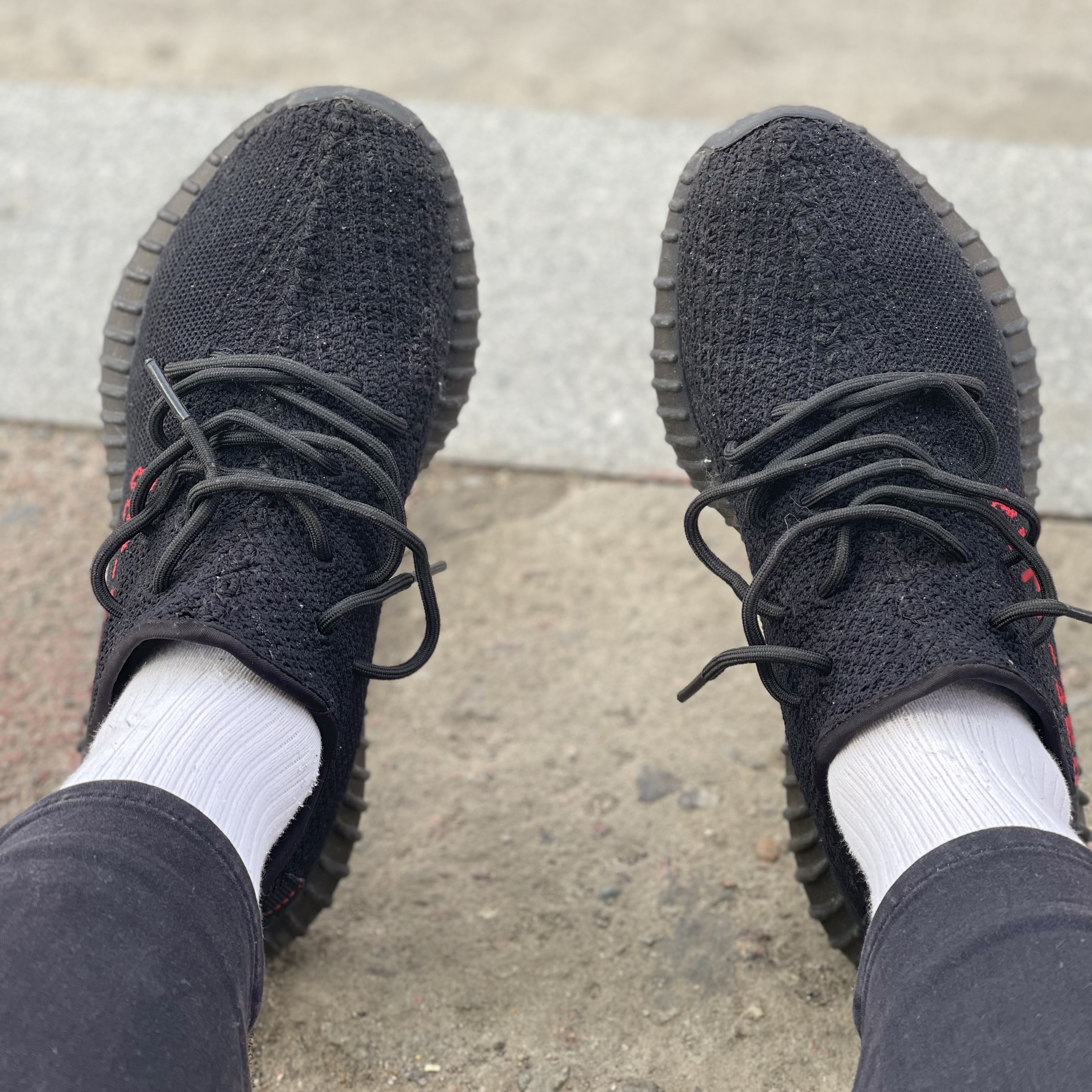 Adidas Yeezy Boost 350 V2 Black Red 2017 착용 스타일