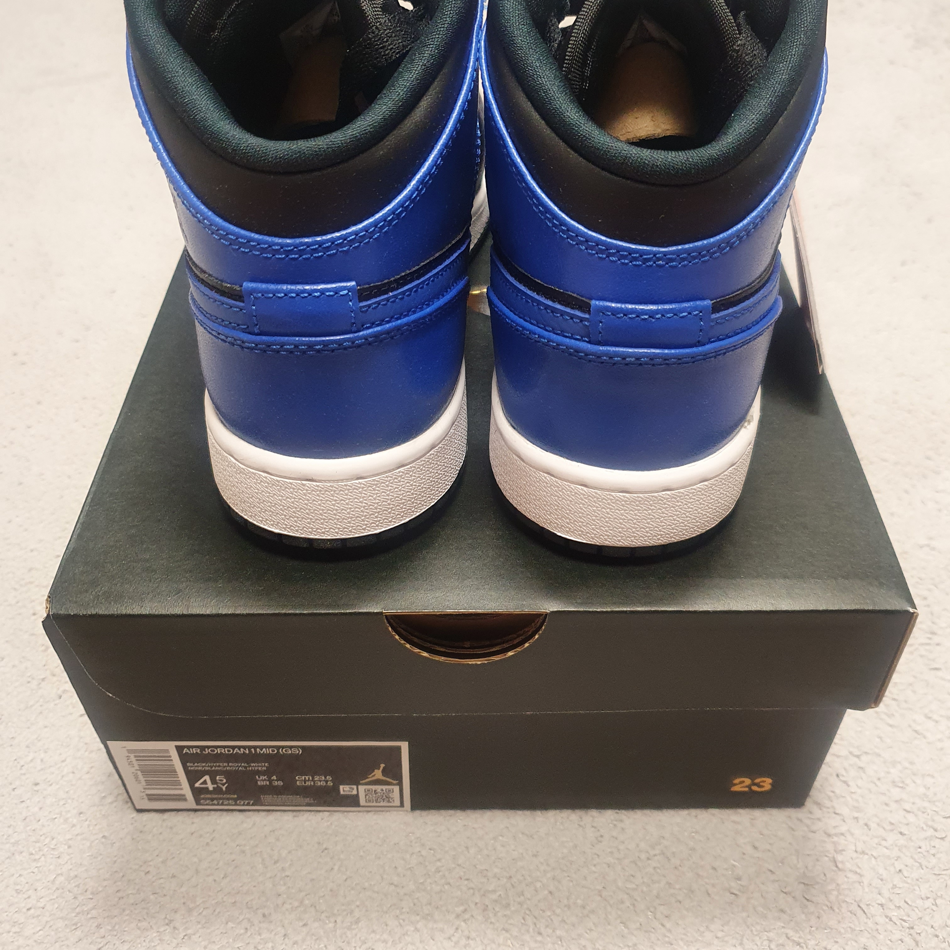 (GS) Jordan 1 Mid Black Hyper Royal 착용 스타일 - 4