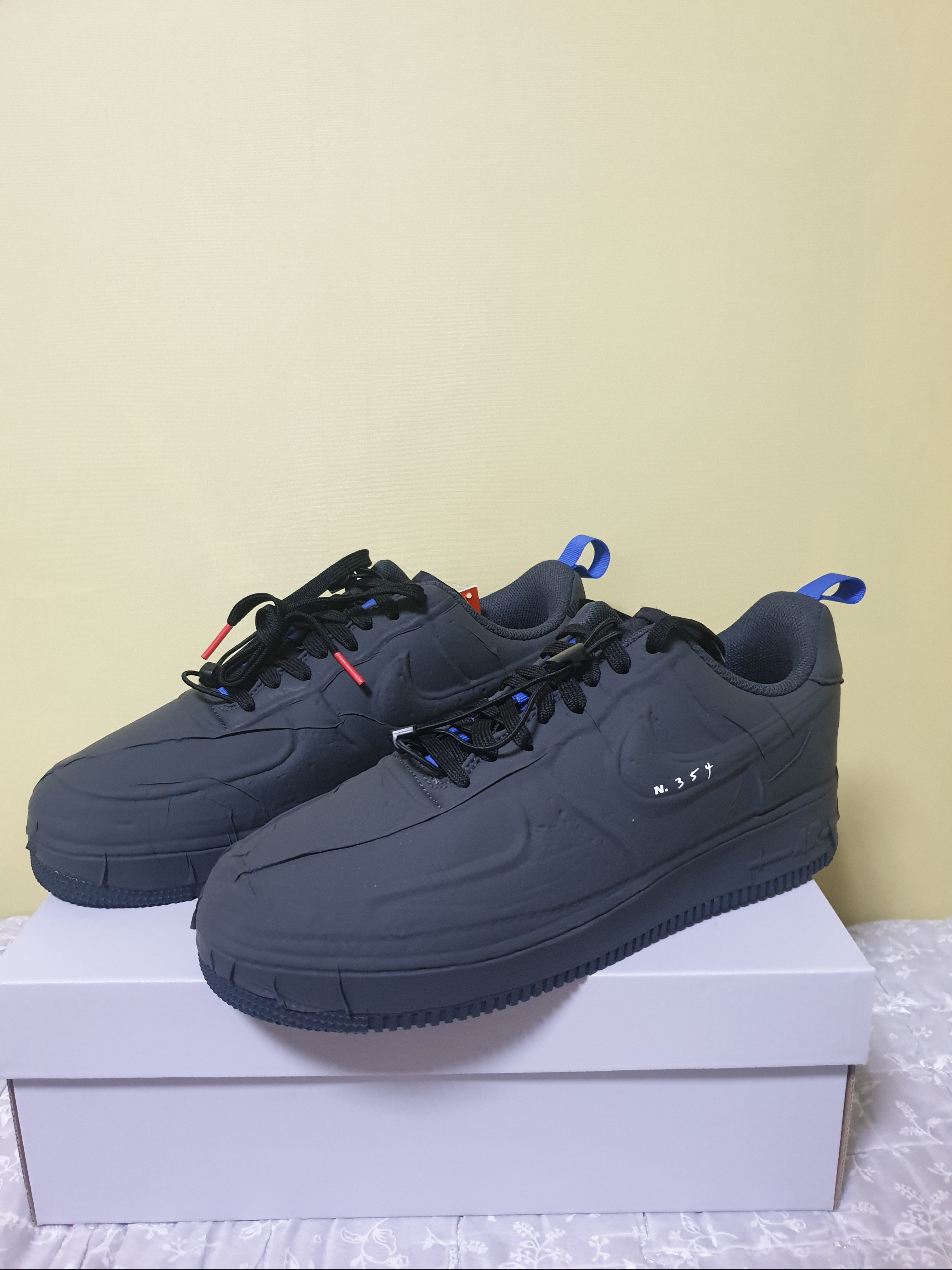 Nike Air Force 1 Experimental Sail, Nike Air Force 1 Experimental Black 착용 스타일 - 3