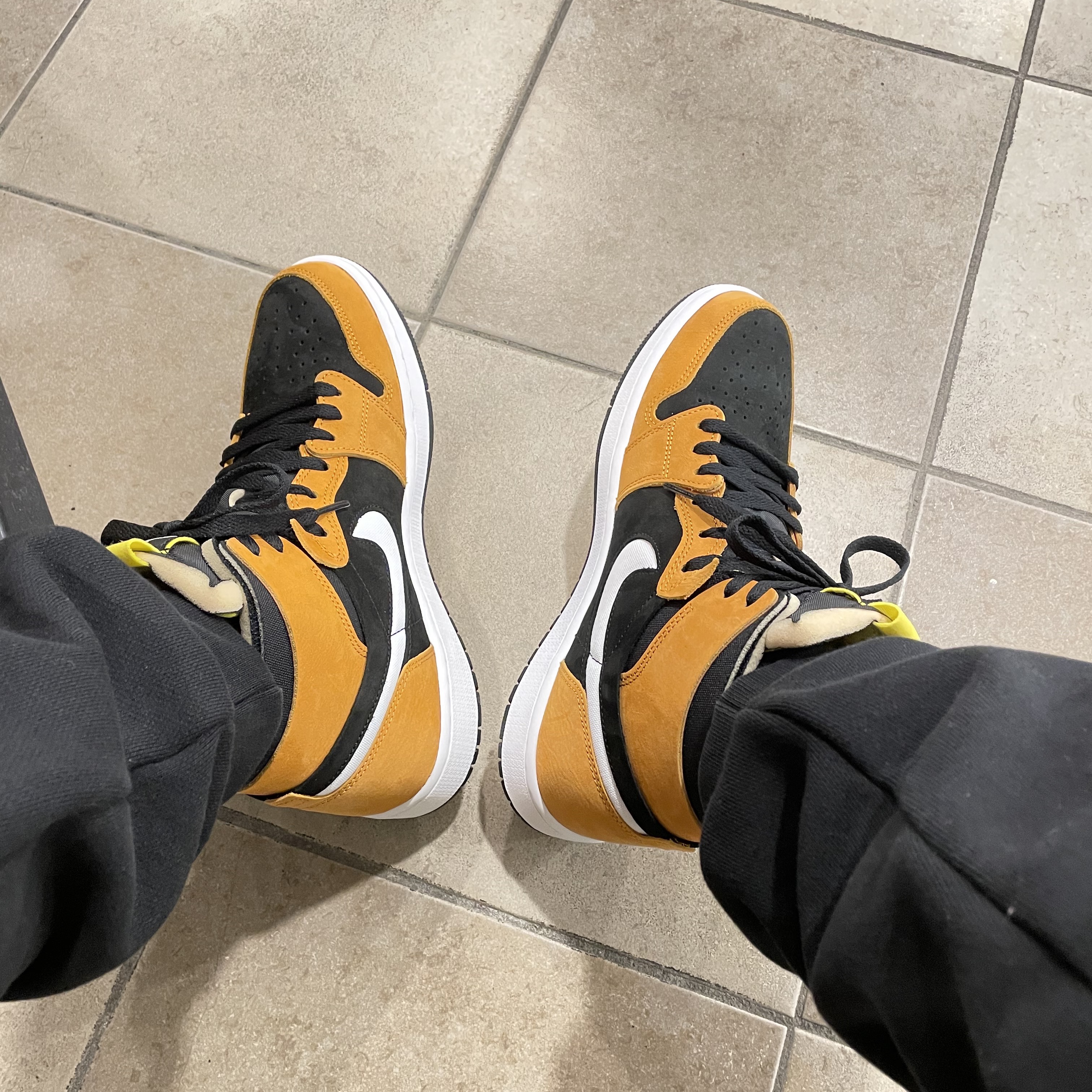 Jordan 1 Zoom Air CMFT Monarch Orange 착용 스타일
