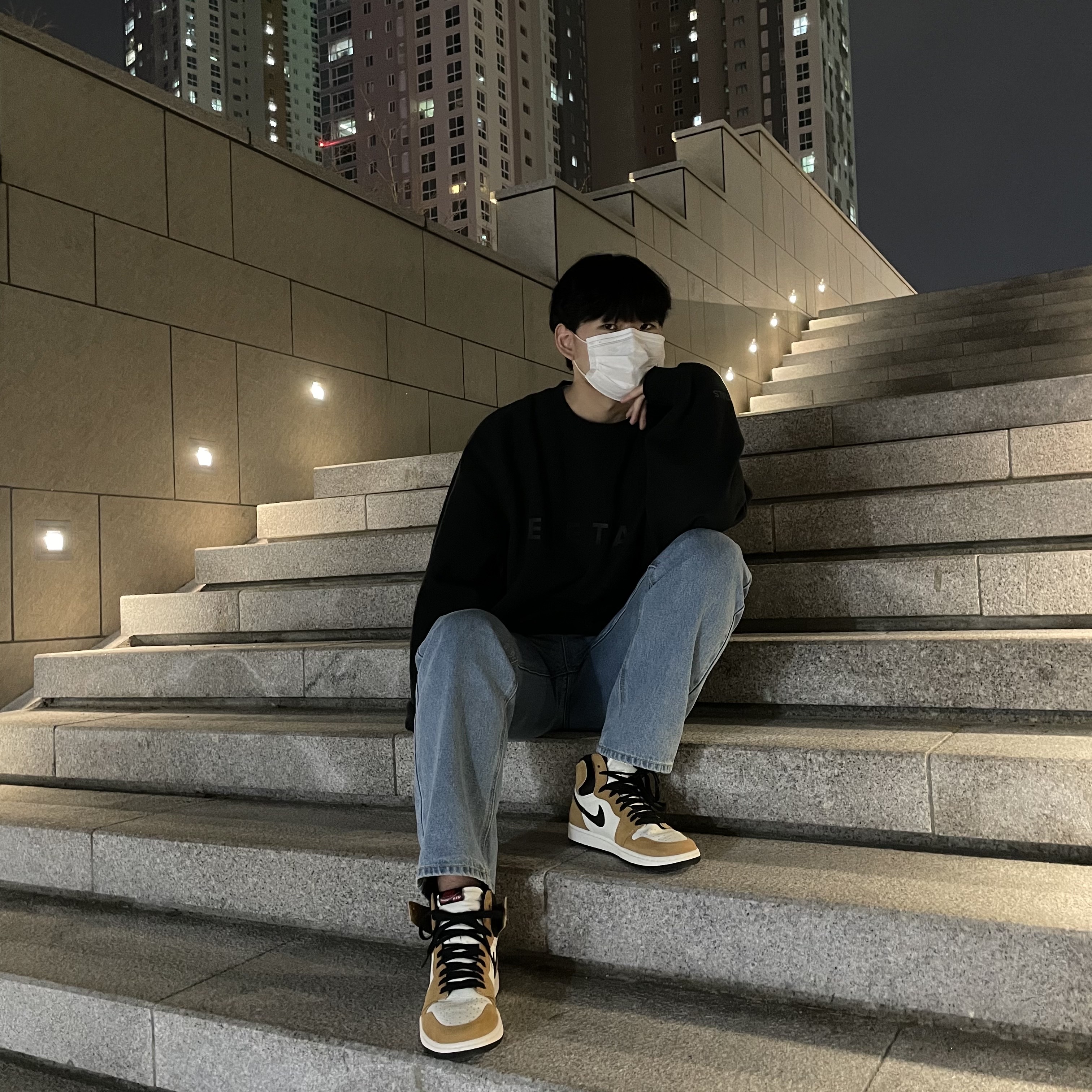 Jordan 1 Retro High Rookie of the Year, Essentials 3D Silicon Applique Crewneck Dark Slate/Black 2020 착용 스타일 - 2