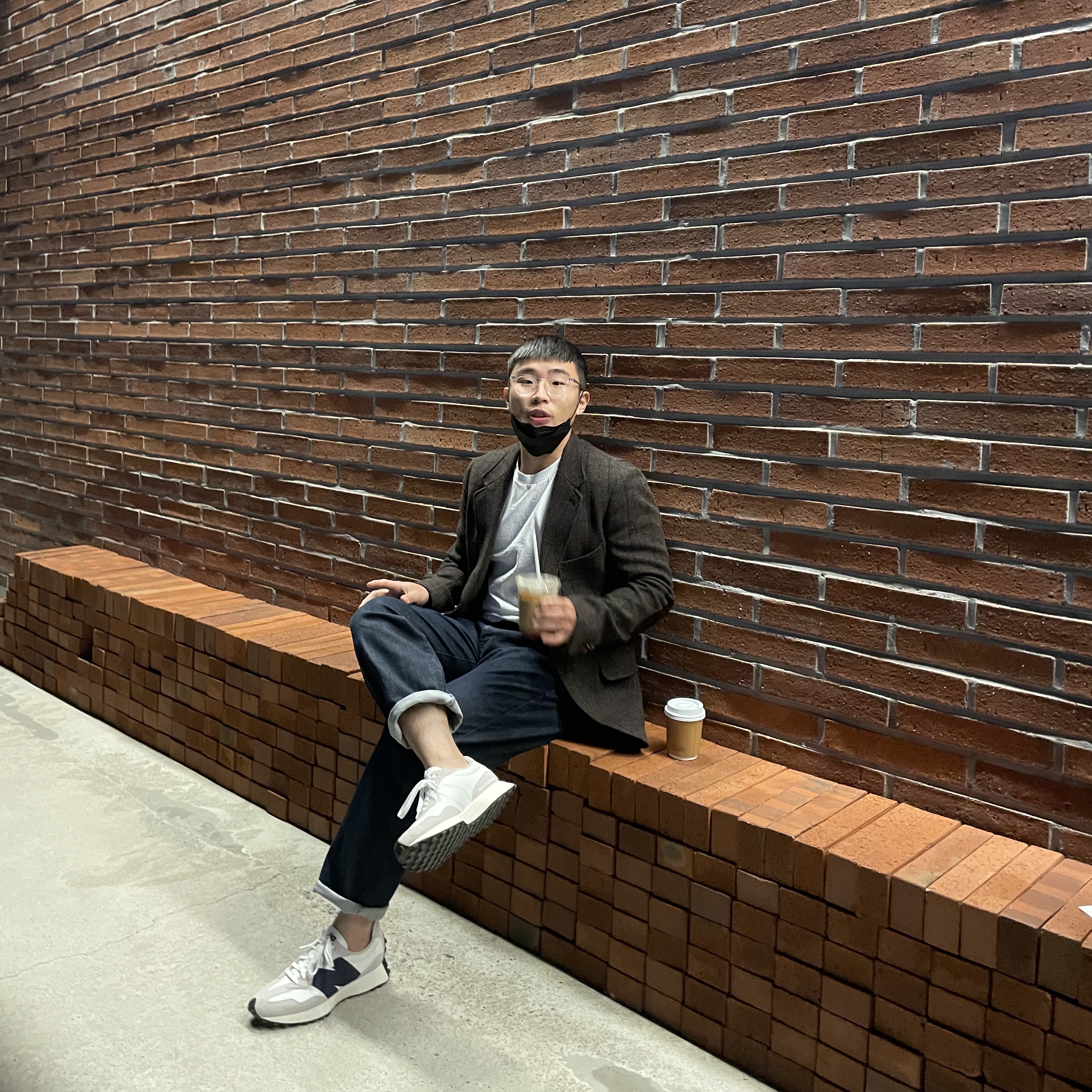 New Balance 327 White Black 착용 스타일 - 1