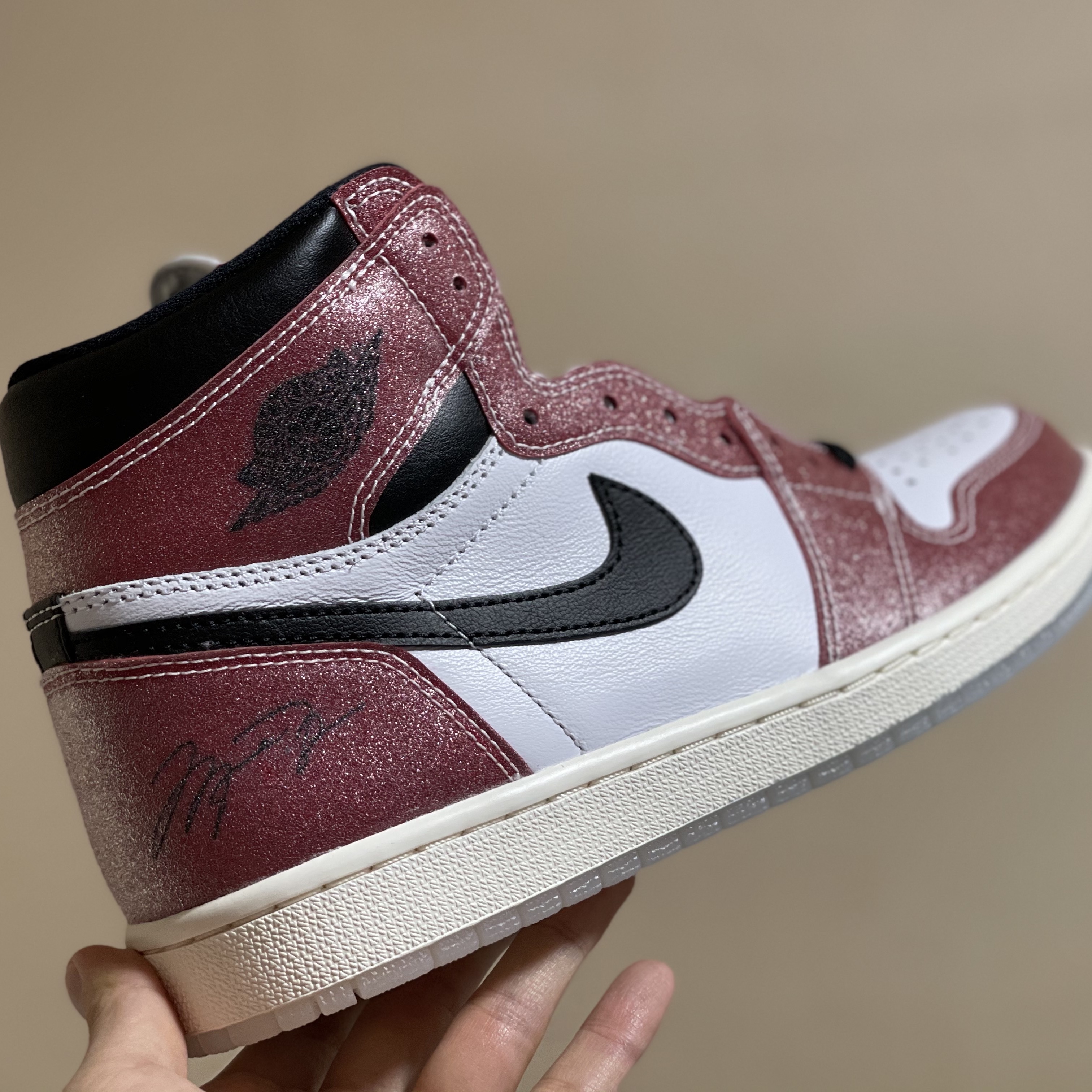 Jordan 1 x Trophy Room Retro High OG SP Chicago 착용 스타일