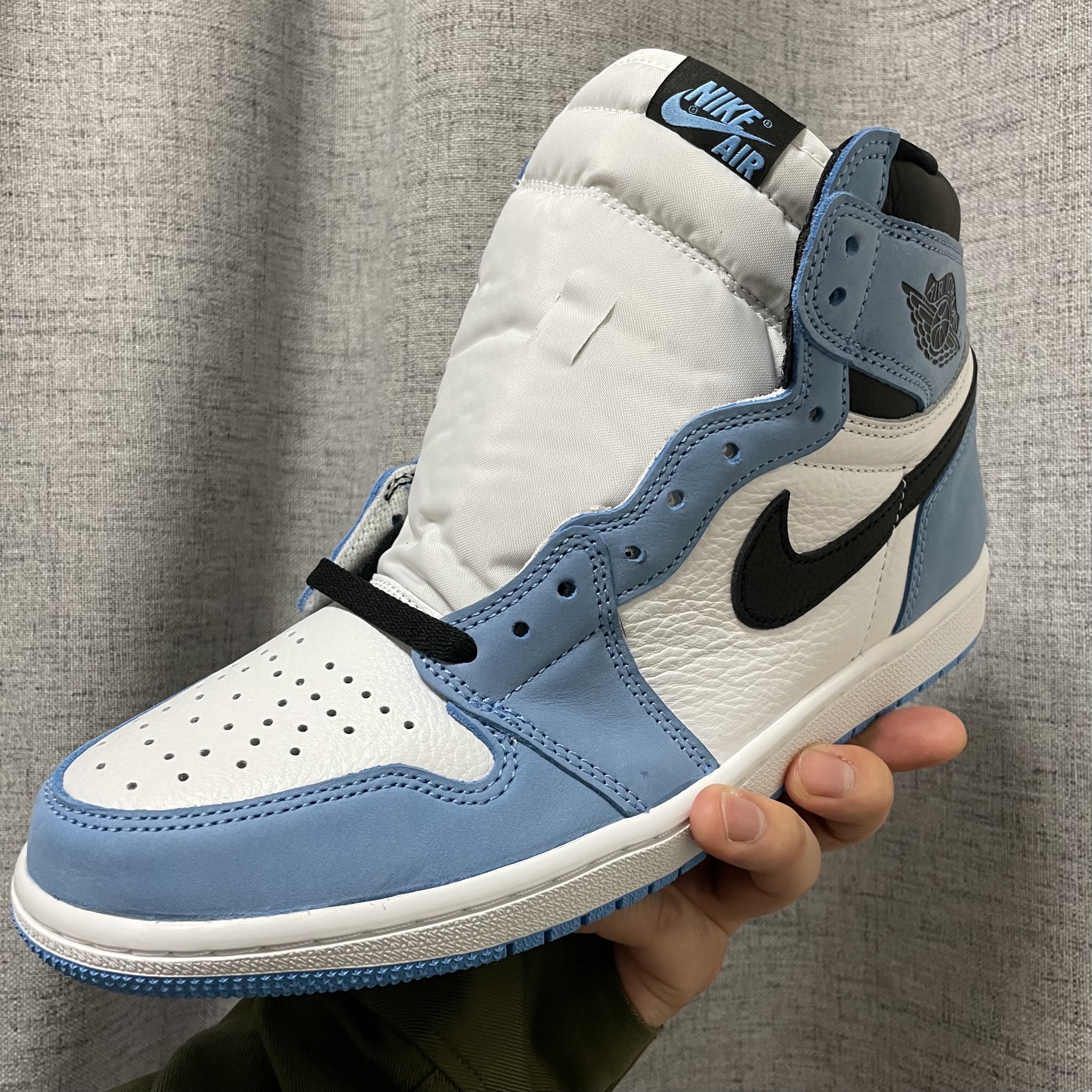 Jordan 1 Retro High OG University Blue 착용 스타일