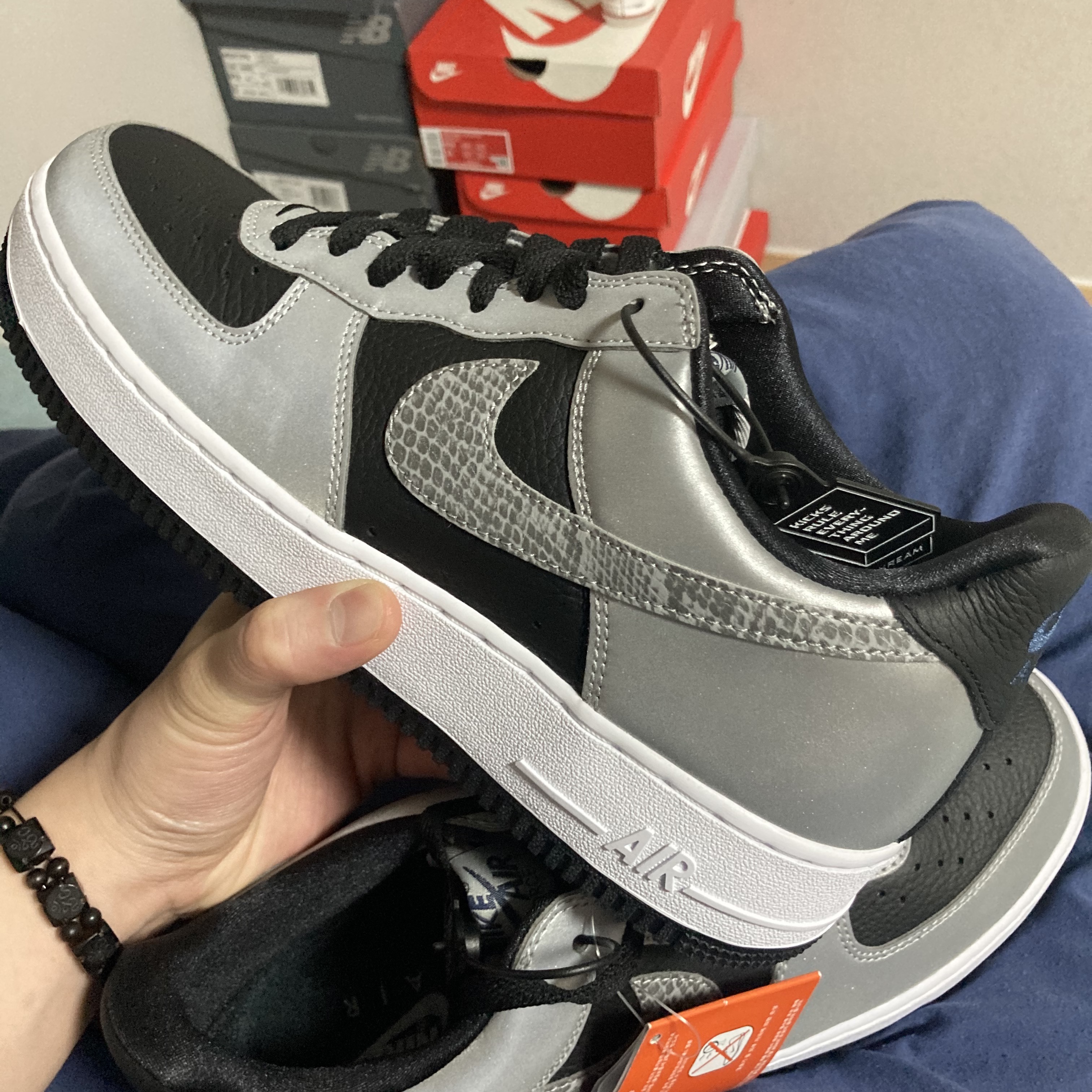 Nike Air Force 1 B Silver Snake 착용 스타일