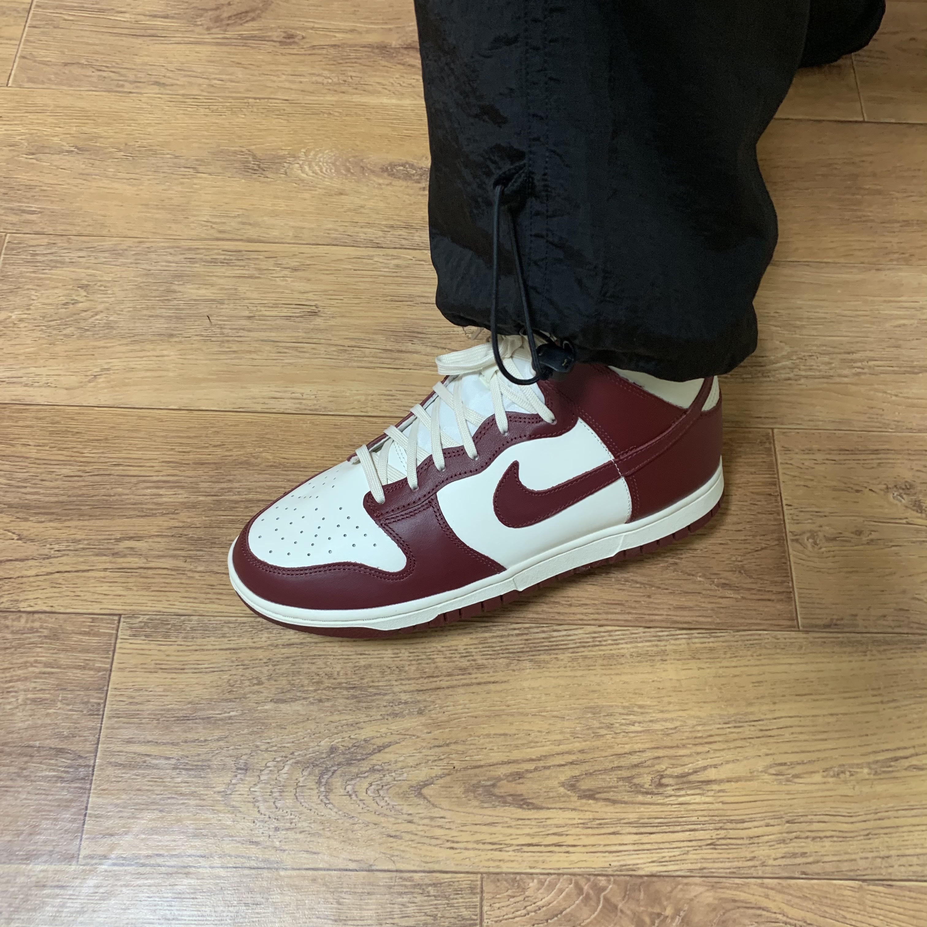 (W) Nike Dunk High Team Red 착용 스타일
