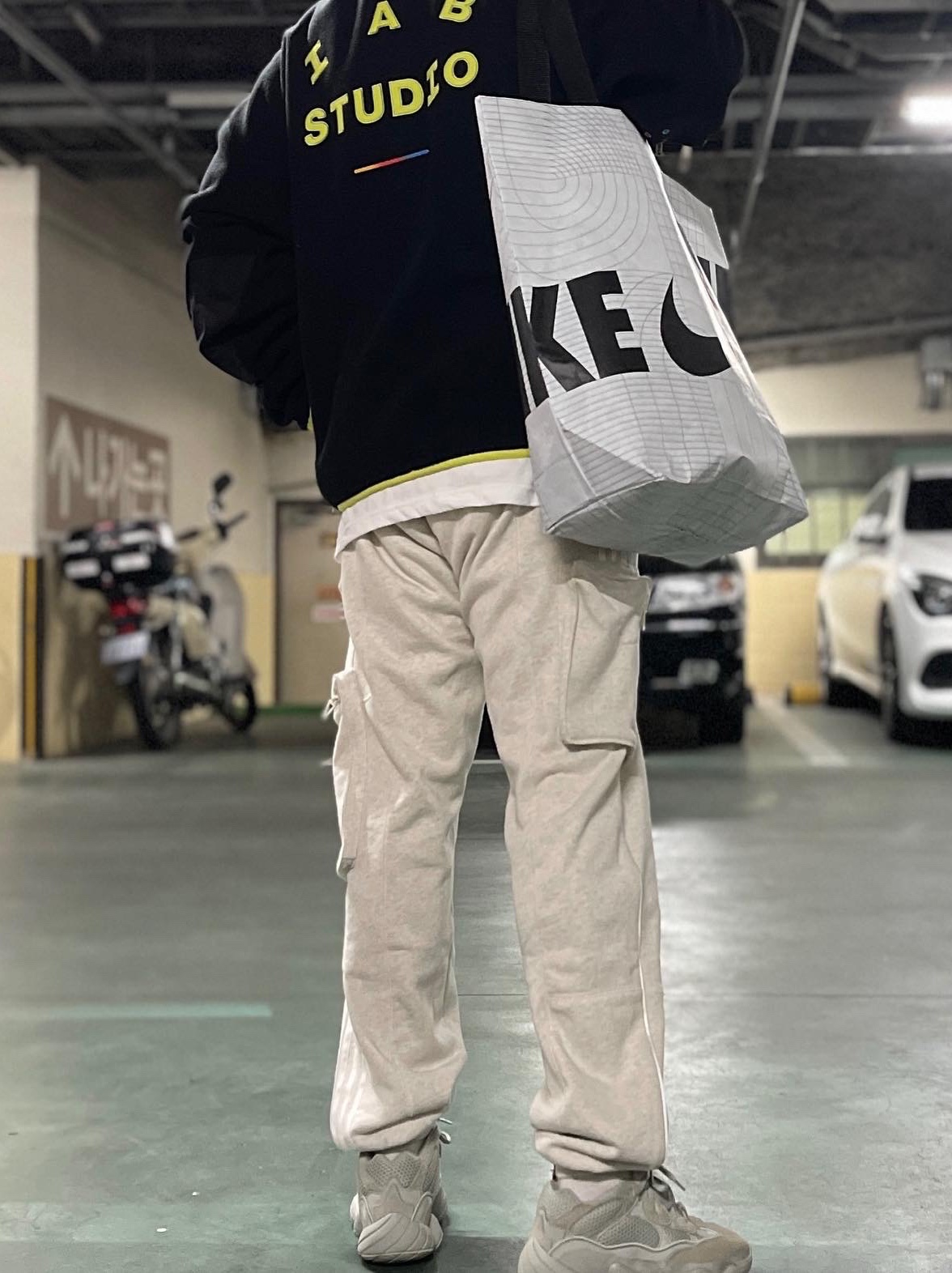 IAB Studio x Asics Fleece Shirt Black, Adidas Yeezy 500 Salt 착용 스타일