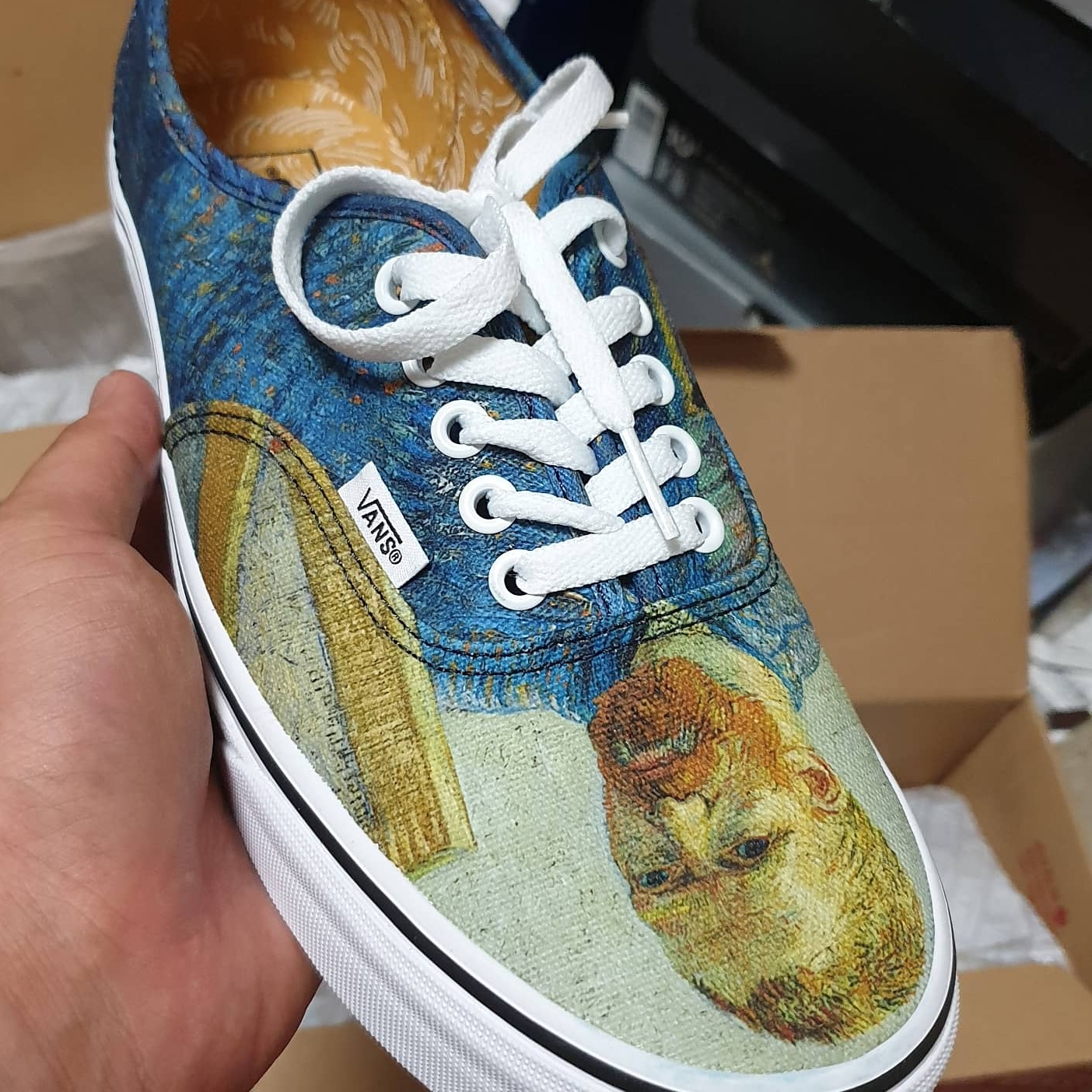 Vans Classic Slip-On Vincent Van Gogh Skull 착용 스타일 - 1
