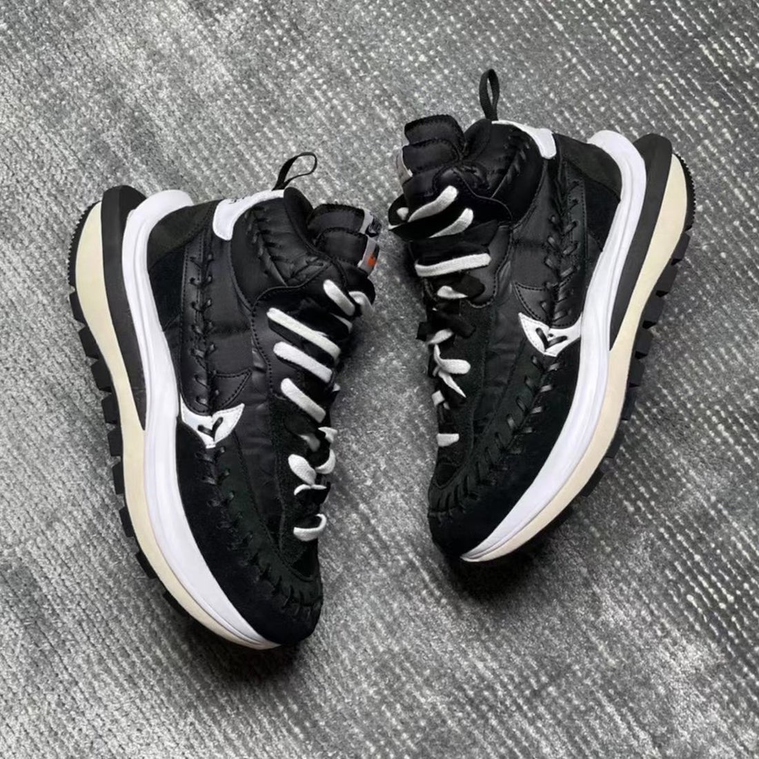 Nike x Sacai VaporWaffle Black White, Nike x Sacai VaporWaffle Tour Yellow & Gorge Green Sail 착용 스타일 - 3