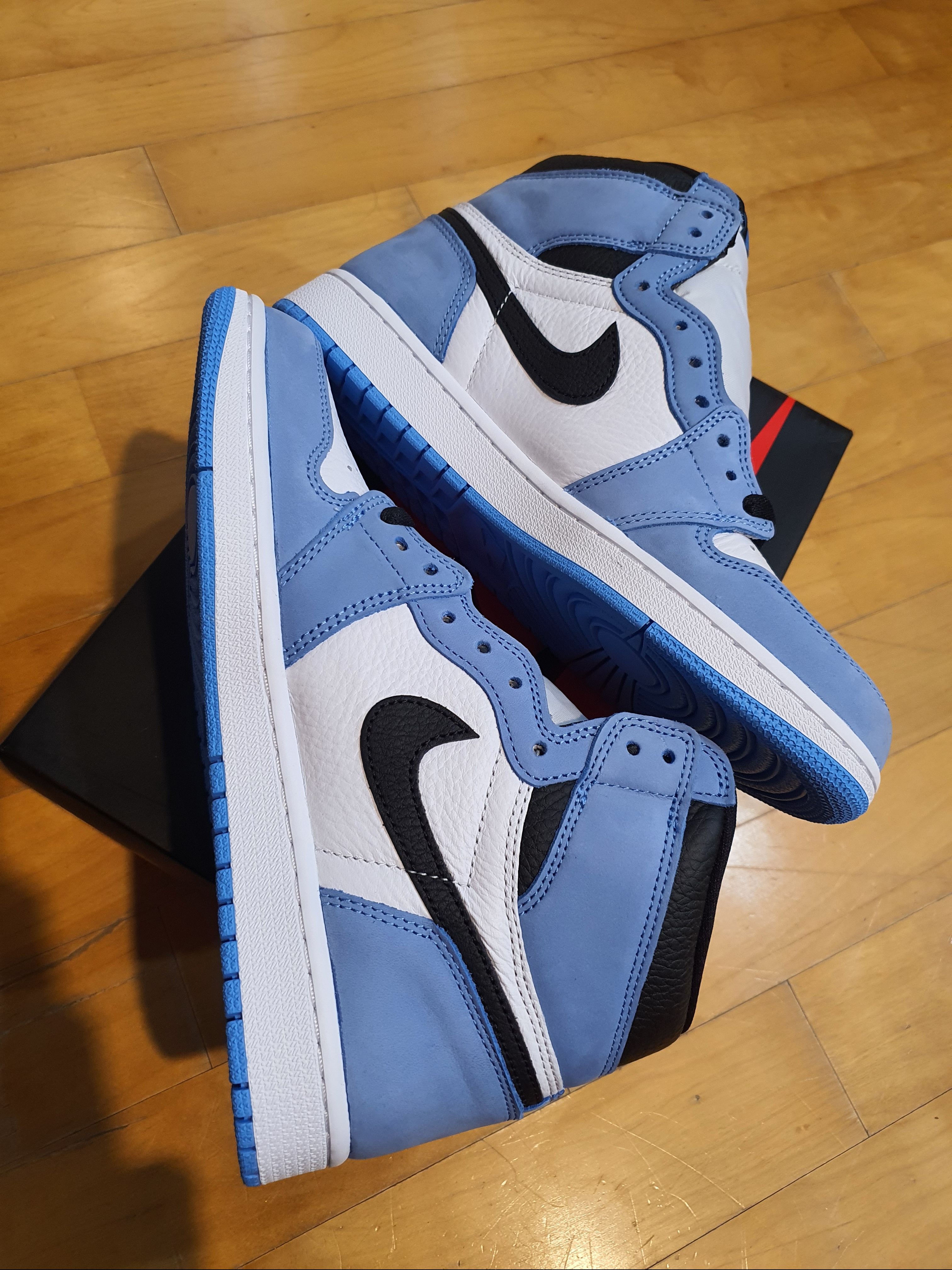 Jordan 1 Retro High OG University Blue 착용 스타일 - 2