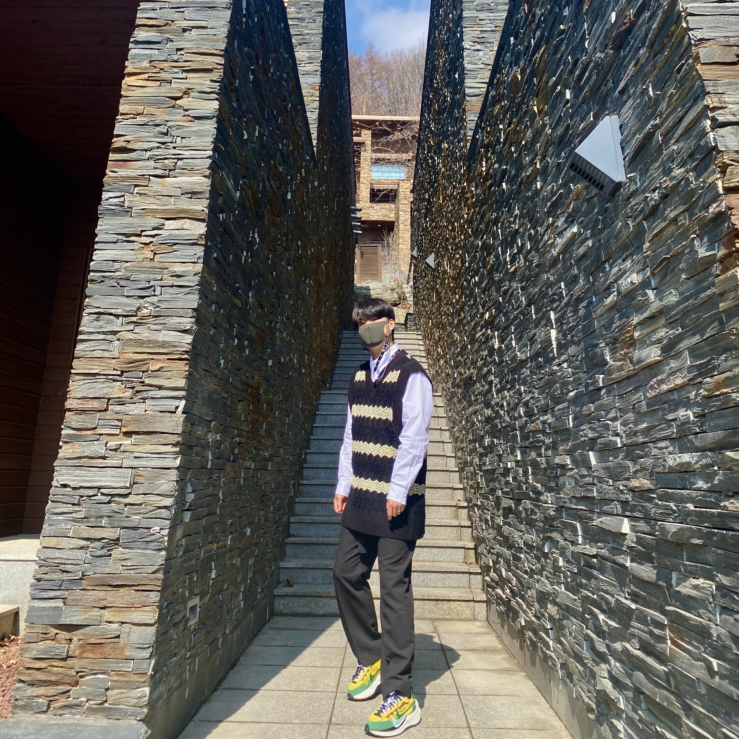 Nike x Sacai VaporWaffle Tour Yellow & Gorge Green Sail 착용 스타일
