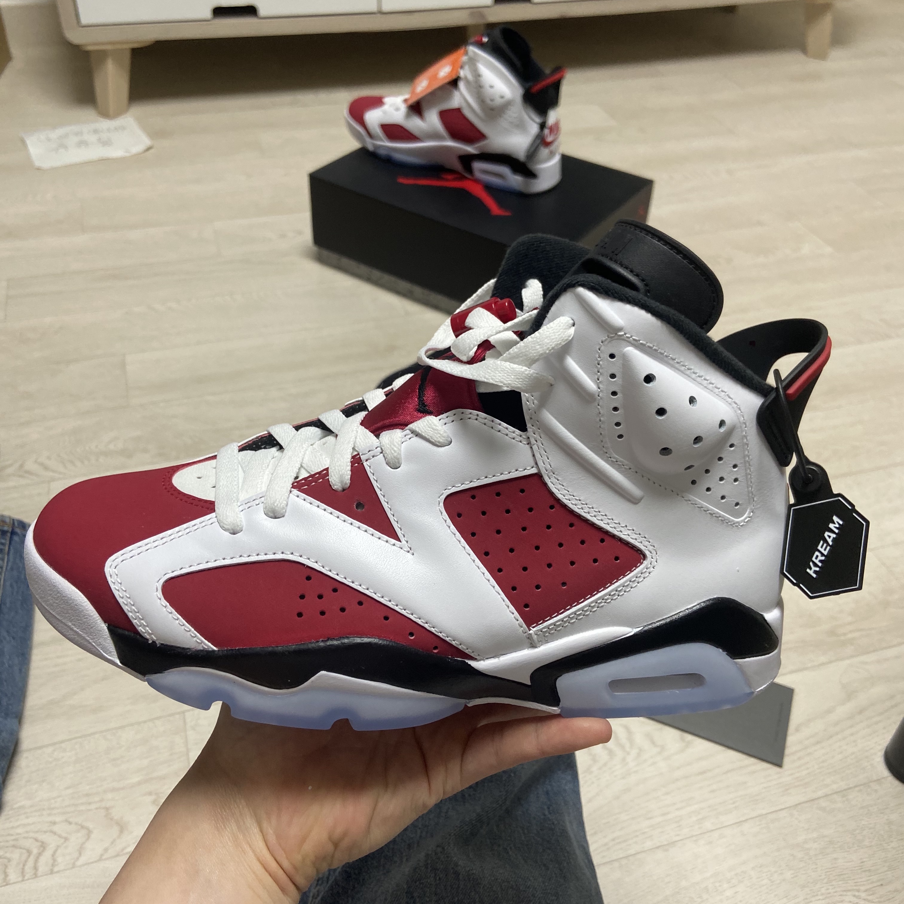 Jordan 6 Retro Carmine 2021 착용 스타일 - 1